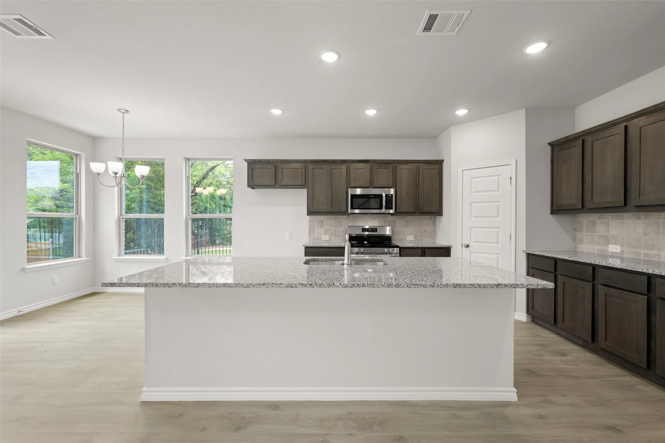 400-402 Trailhead- Kitchen-2
