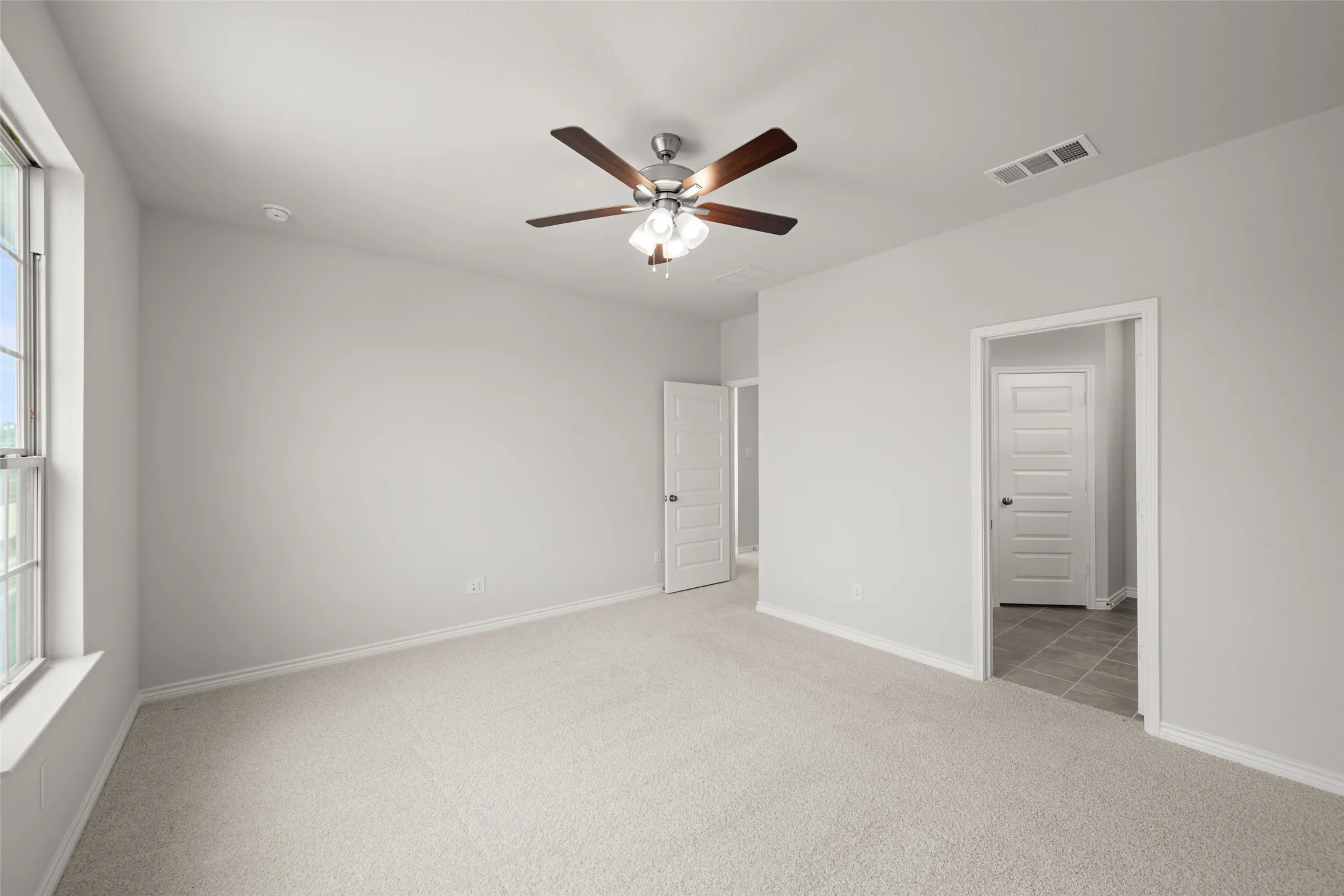 400-402 Trailhead- Primary Suite-2