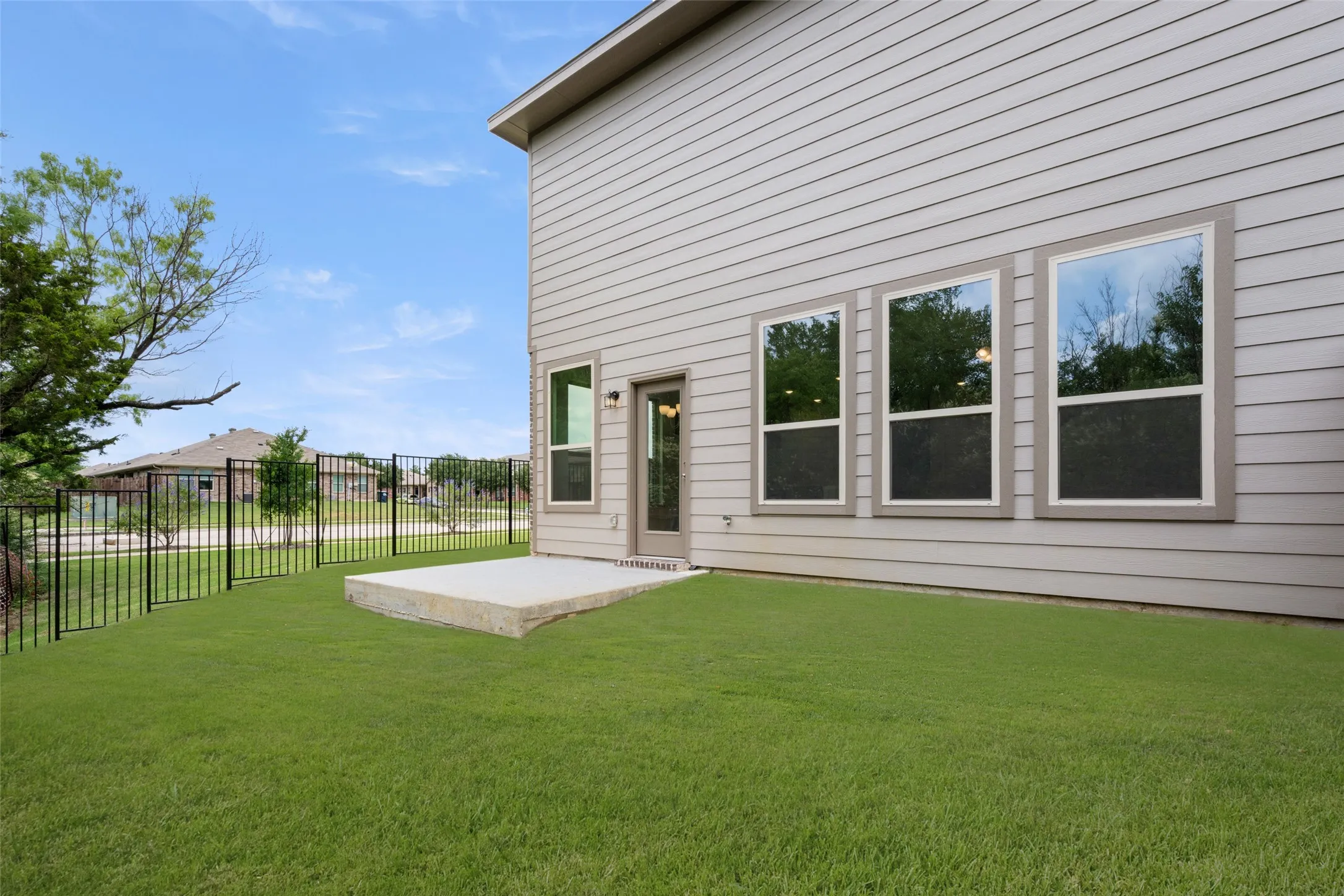 400-402 Trailhead- Back-2