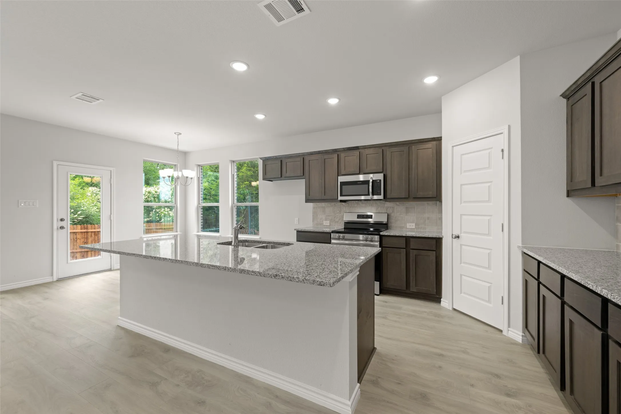 400-402 Trailhead- Kitchen-1