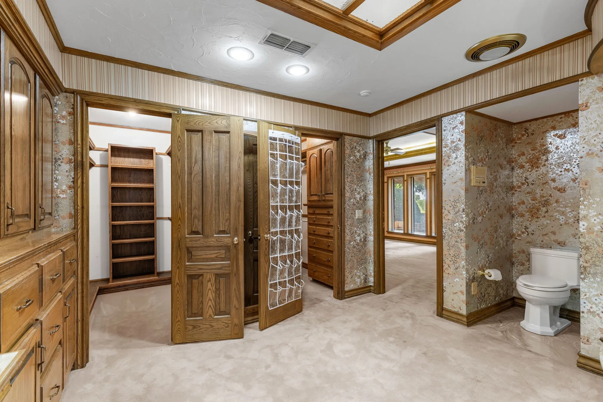Single Family Residence For Sale in Archer County , 1602 Cedar Avenue, Megargel, Texas 76370, 4 Bedrooms, 5 Bathrooms, 8 Garage spaces, 5,413 Sqft, built in 1982, Price $595,000, mls#20939767, Real Estate Agent in Megargel, Homes For Sale in Archer county, Homes For Sale in Megargel, Realtor in Megargel Texas, Real Estate Brokerage Independent Realty Texas, Luminita Cordes Realtor