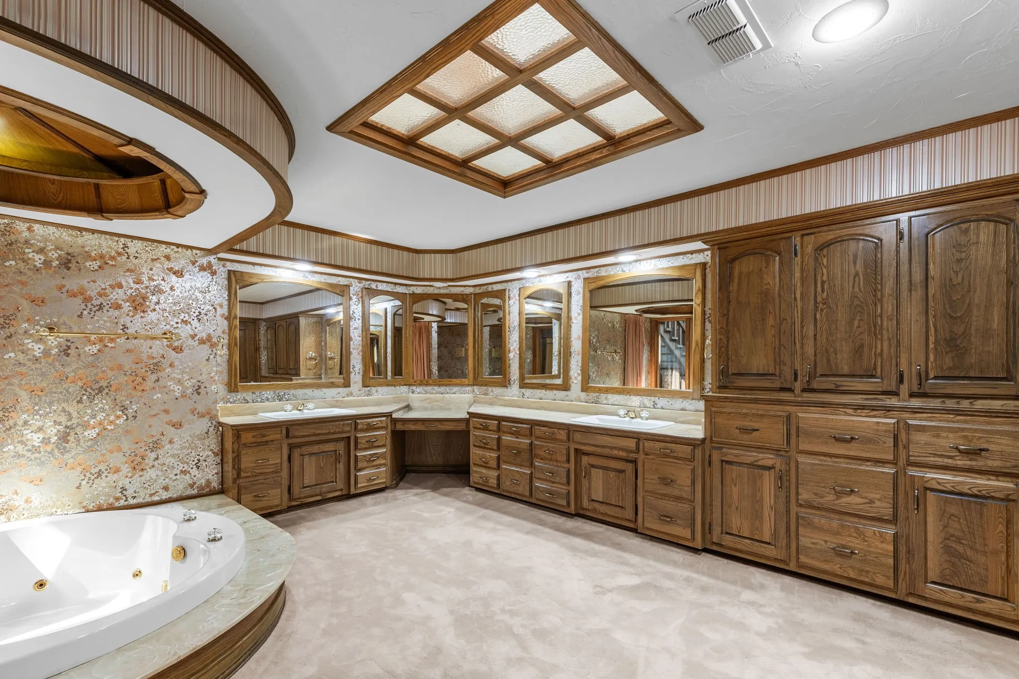 Single Family Residence For Sale in Archer County , 1602 Cedar Avenue, Megargel, Texas 76370, 4 Bedrooms, 5 Bathrooms, 8 Garage spaces, 5,413 Sqft, built in 1982, Price $595,000, mls#20939767, Real Estate Agent in Megargel, Homes For Sale in Archer county, Homes For Sale in Megargel, Realtor in Megargel Texas, Real Estate Brokerage Independent Realty Texas, Luminita Cordes Realtor
