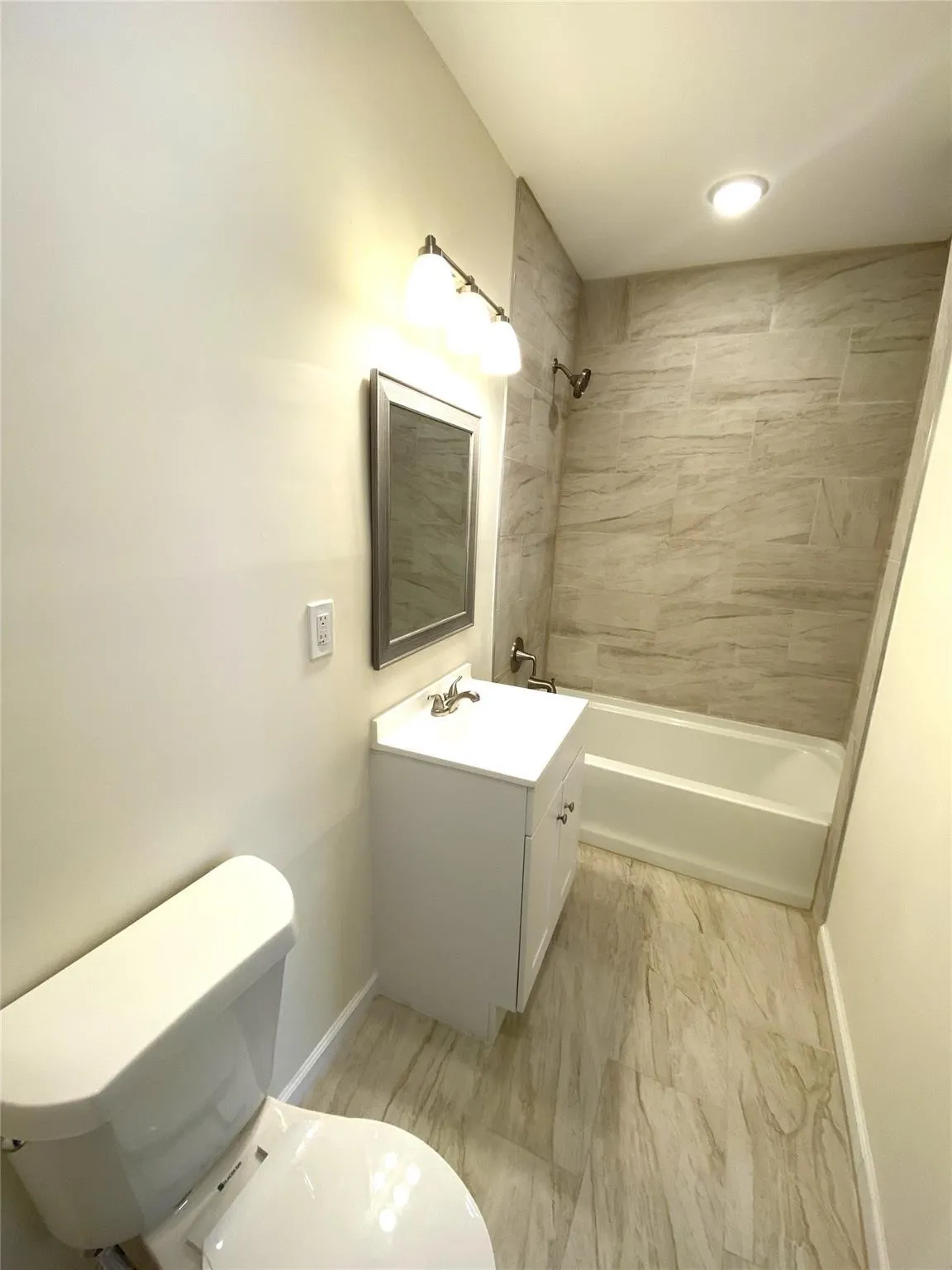 Apartment For Rent in Hunt County , 3112 Stonewall Street 1, Greenville, Texas 75401, 1 Bedroom, 1 Bathroom, Garage spaces, 760 Sqft, built in 1940, Preowned, Price $1,150, mls#20940152, Real Estate Agent in Greenville, Homes For Rent in Hunt county, Homes For Rent in Greenville, Realtor in Greenville Texas, Real Estate Brokerage Independent Realty Texas, Luminita Cordes Realtor