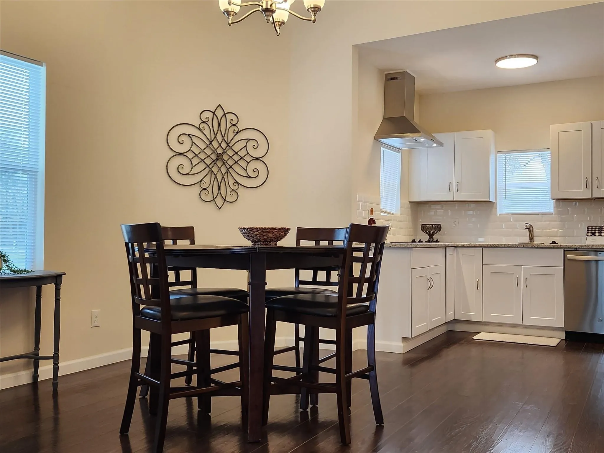 Apartment For Rent in Hunt County , 3112 Stonewall Street 1, Greenville, Texas 75401, 1 Bedroom, 1 Bathroom, Garage spaces, 760 Sqft, built in 1940, Preowned, Price $1,150, mls#20940152, Real Estate Agent in Greenville, Homes For Rent in Hunt county, Homes For Rent in Greenville, Realtor in Greenville Texas, Real Estate Brokerage Independent Realty Texas, Luminita Cordes Realtor