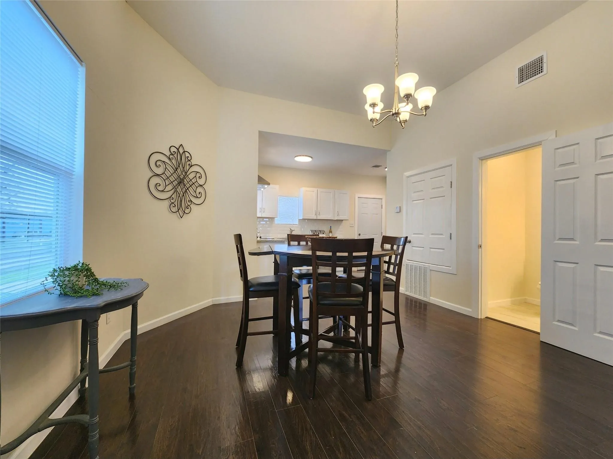 Apartment For Rent in Hunt County , 3112 Stonewall Street 1, Greenville, Texas 75401, 1 Bedroom, 1 Bathroom, Garage spaces, 760 Sqft, built in 1940, Preowned, Price $1,150, mls#20940152, Real Estate Agent in Greenville, Homes For Rent in Hunt county, Homes For Rent in Greenville, Realtor in Greenville Texas, Real Estate Brokerage Independent Realty Texas, Luminita Cordes Realtor