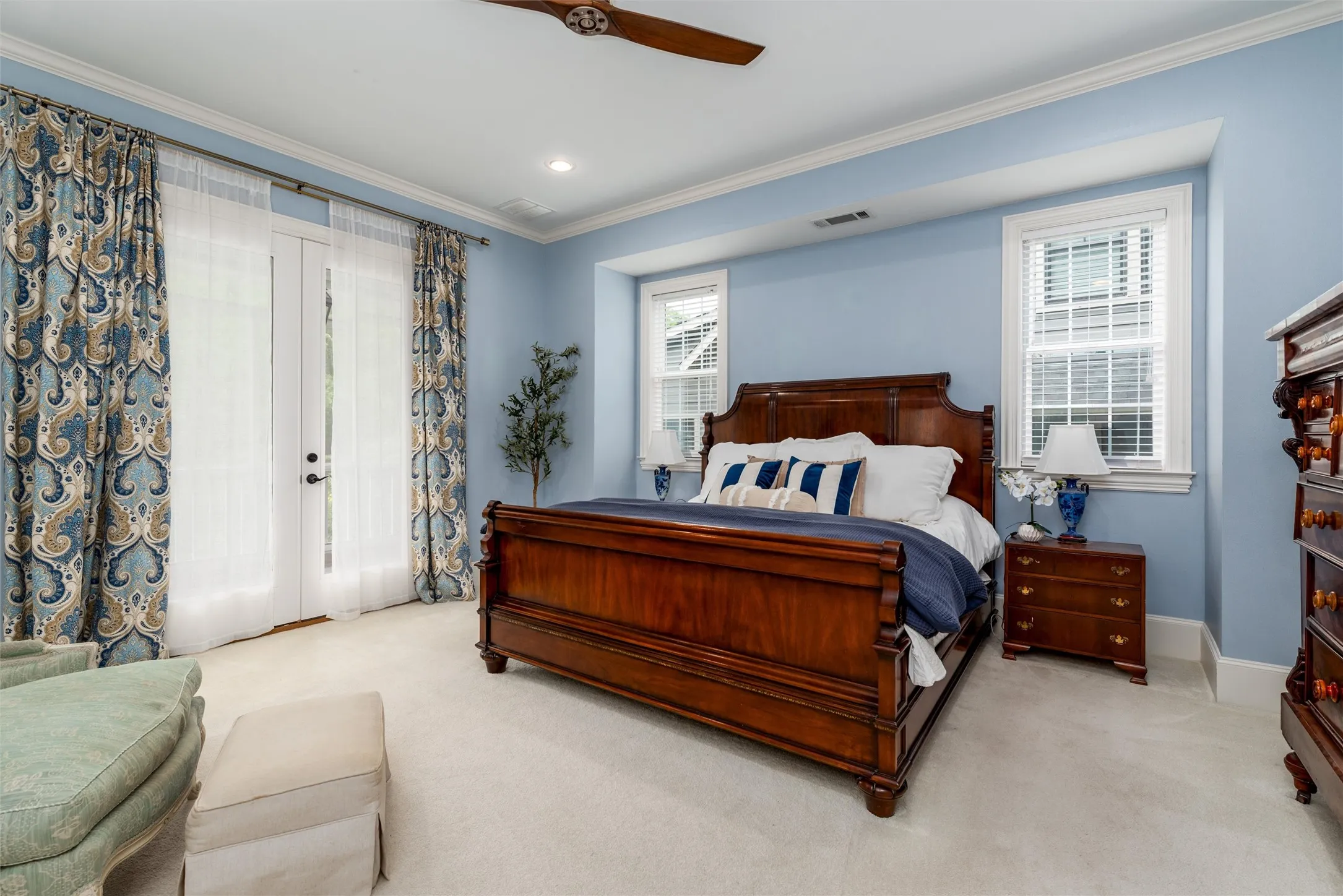 Single Family Residence For Sale in Collin County , 812 Baker Street, Mc Kinney, Texas 75069, 5 Bedroom, 8 Bathroom, 3 Garage spaces, 4,986 Sqft, built in 2015, Preowned, mls#20938086, Real Estate Agent in Mc Kinney, Homes For Sale in Collin county, Homes For Sale in Mc Kinney, Realtor in Mc Kinney Texas, Real Estate Brokerage Independent Realty Texas, Luminita Cordes Realtor