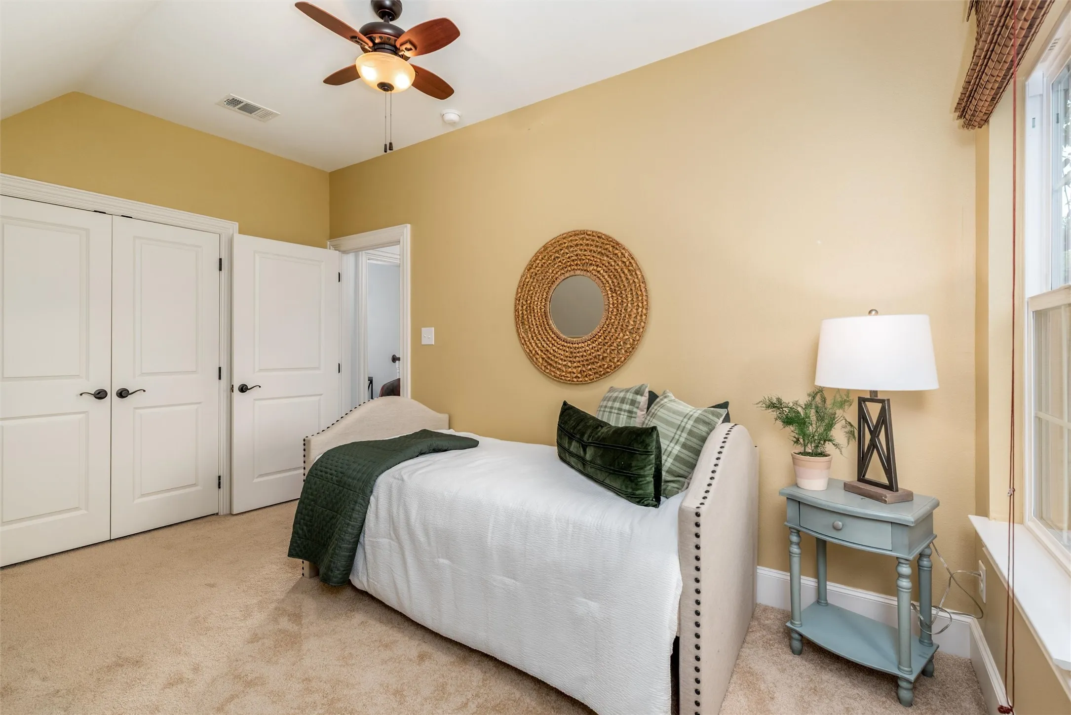 Single Family Residence For Sale in Collin County , 812 Baker Street, Mc Kinney, Texas 75069, 5 Bedroom, 8 Bathroom, 3 Garage spaces, 4,986 Sqft, built in 2015, Preowned, mls#20938086, Real Estate Agent in Mc Kinney, Homes For Sale in Collin county, Homes For Sale in Mc Kinney, Realtor in Mc Kinney Texas, Real Estate Brokerage Independent Realty Texas, Luminita Cordes Realtor