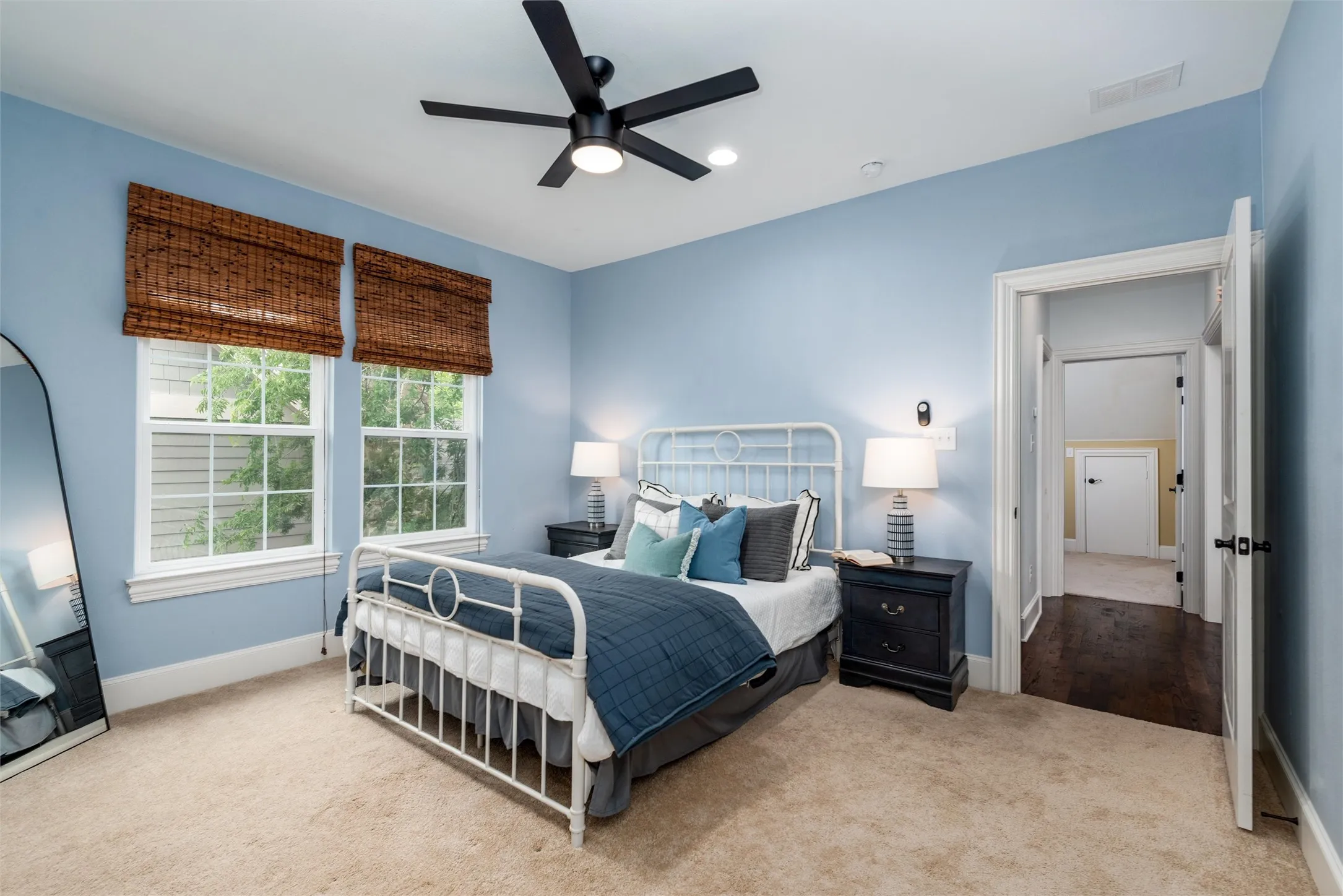 Single Family Residence For Sale in Collin County , 812 Baker Street, Mc Kinney, Texas 75069, 5 Bedroom, 8 Bathroom, 3 Garage spaces, 4,986 Sqft, built in 2015, Preowned, mls#20938086, Real Estate Agent in Mc Kinney, Homes For Sale in Collin county, Homes For Sale in Mc Kinney, Realtor in Mc Kinney Texas, Real Estate Brokerage Independent Realty Texas, Luminita Cordes Realtor