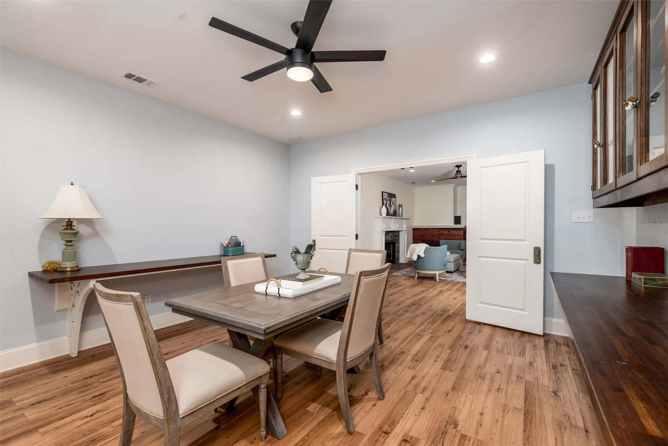 Single Family Residence For Sale in Collin County , 812 Baker Street, Mc Kinney, Texas 75069, 5 Bedroom, 8 Bathroom, 3 Garage spaces, 4,986 Sqft, built in 2015, Preowned, mls#20938086, Real Estate Agent in Mc Kinney, Homes For Sale in Collin county, Homes For Sale in Mc Kinney, Realtor in Mc Kinney Texas, Real Estate Brokerage Independent Realty Texas, Luminita Cordes Realtor