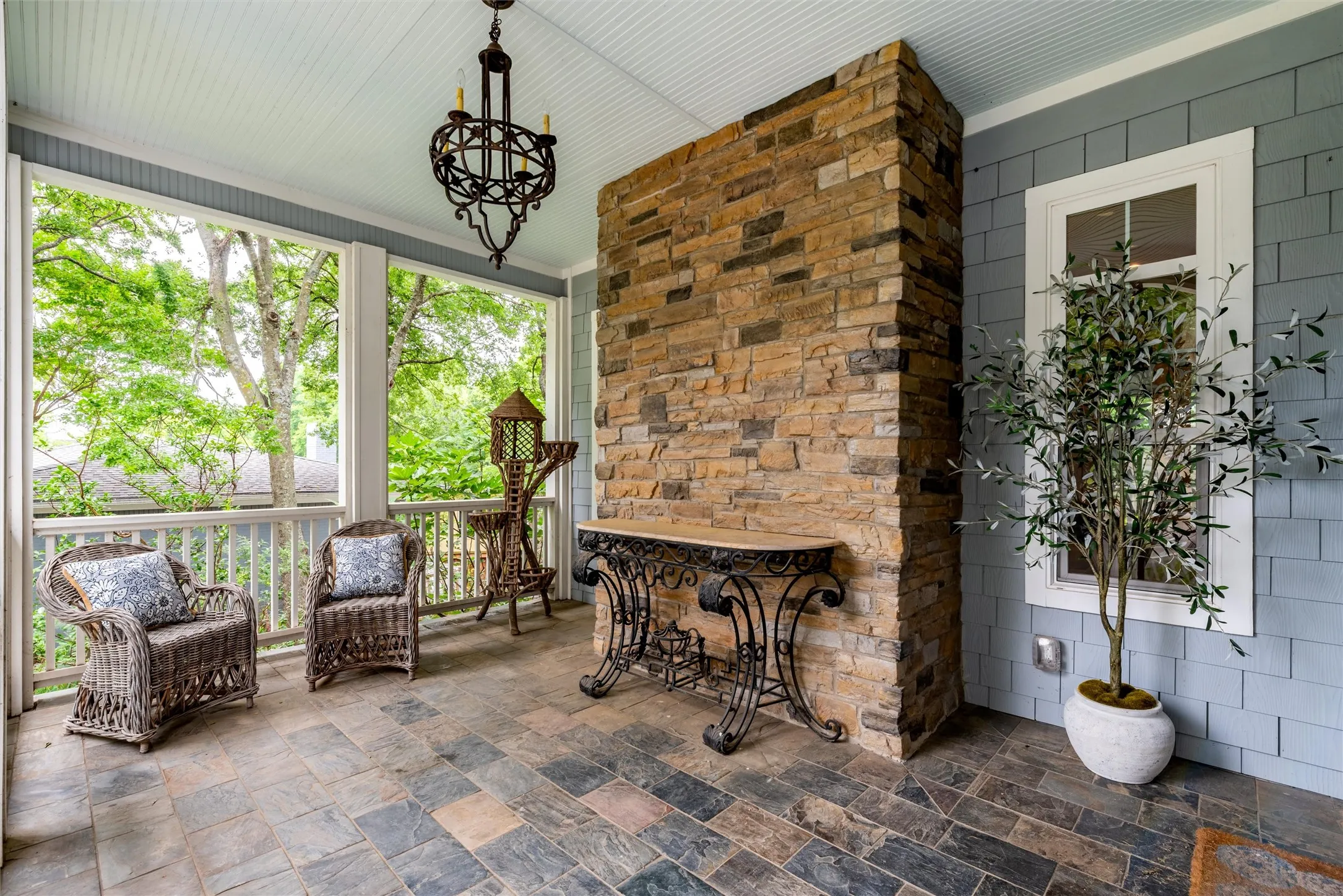 Single Family Residence For Sale in Collin County , 812 Baker Street, Mc Kinney, Texas 75069, 5 Bedroom, 8 Bathroom, 3 Garage spaces, 4,986 Sqft, built in 2015, Preowned, mls#20938086, Real Estate Agent in Mc Kinney, Homes For Sale in Collin county, Homes For Sale in Mc Kinney, Realtor in Mc Kinney Texas, Real Estate Brokerage Independent Realty Texas, Luminita Cordes Realtor