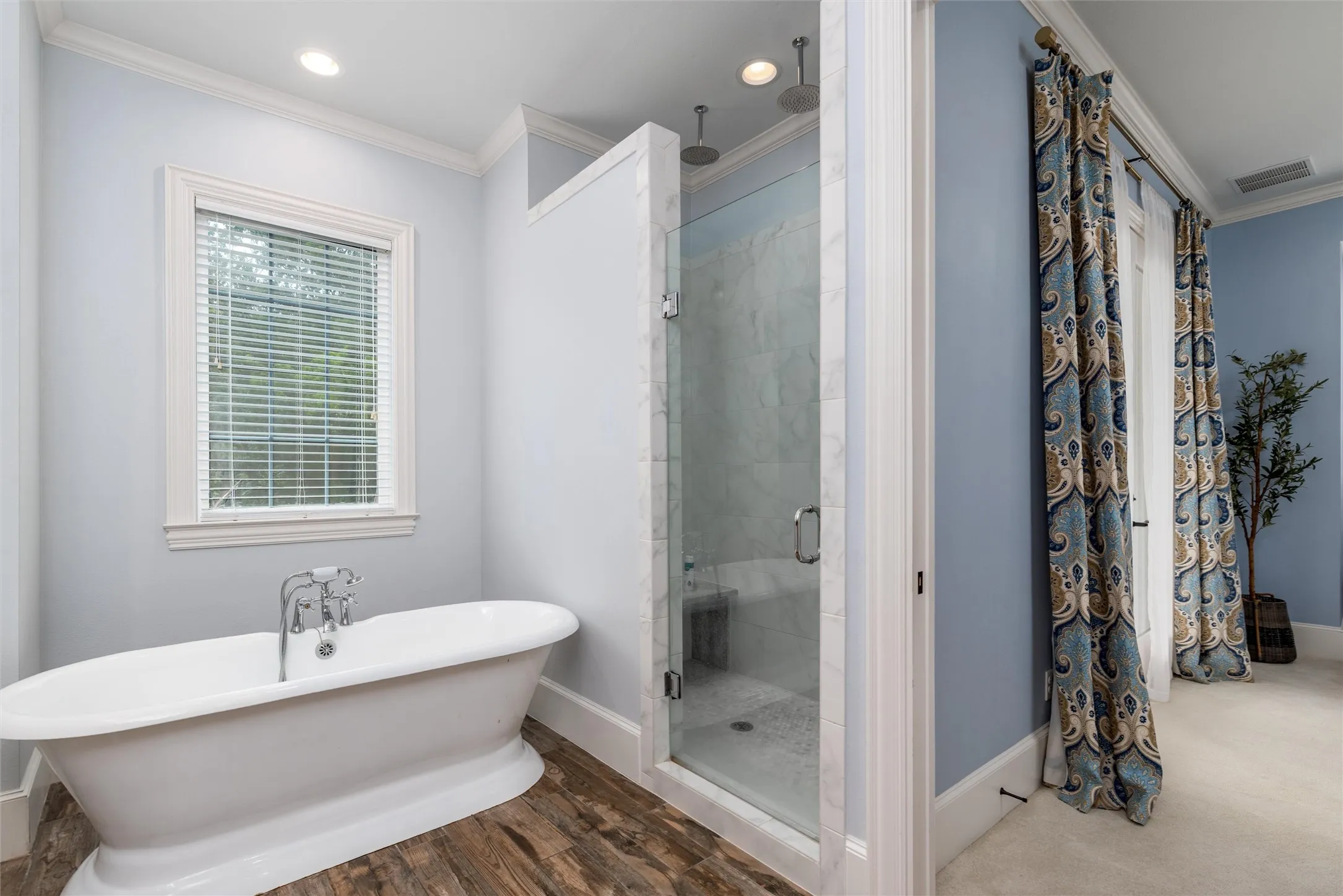 Single Family Residence For Sale in Collin County , 812 Baker Street, Mc Kinney, Texas 75069, 5 Bedroom, 8 Bathroom, 3 Garage spaces, 4,986 Sqft, built in 2015, Preowned, mls#20938086, Real Estate Agent in Mc Kinney, Homes For Sale in Collin county, Homes For Sale in Mc Kinney, Realtor in Mc Kinney Texas, Real Estate Brokerage Independent Realty Texas, Luminita Cordes Realtor