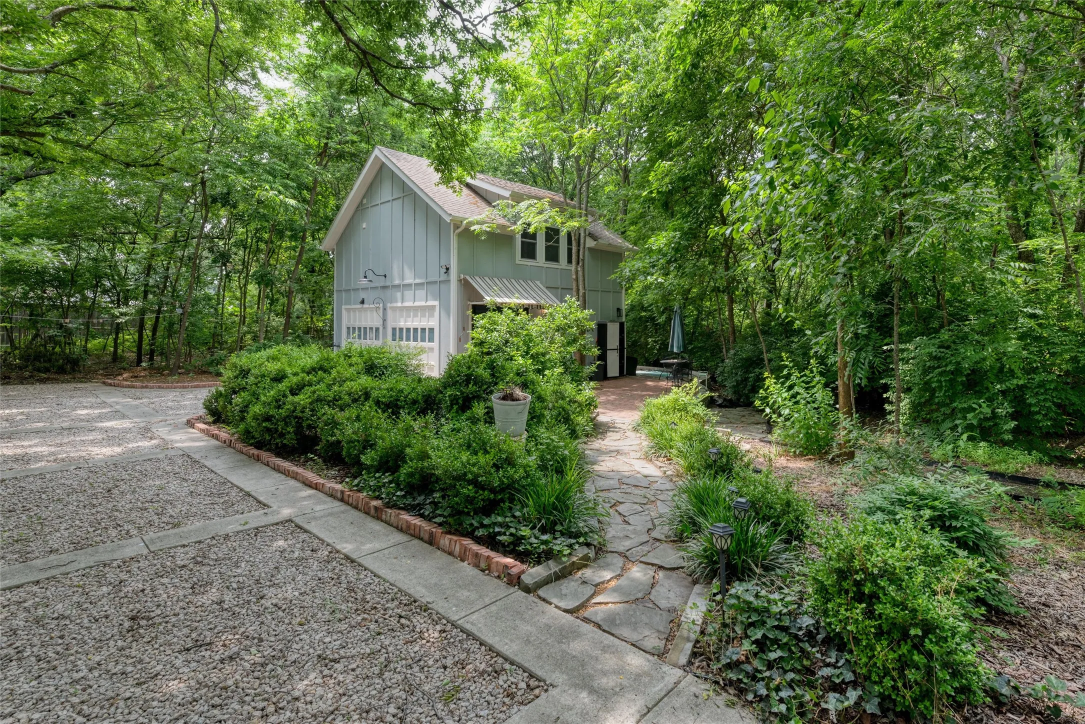 Single Family Residence For Sale in Collin County , 812 Baker Street, Mc Kinney, Texas 75069, 5 Bedroom, 8 Bathroom, 3 Garage spaces, 4,986 Sqft, built in 2015, Preowned, mls#20938086, Real Estate Agent in Mc Kinney, Homes For Sale in Collin county, Homes For Sale in Mc Kinney, Realtor in Mc Kinney Texas, Real Estate Brokerage Independent Realty Texas, Luminita Cordes Realtor