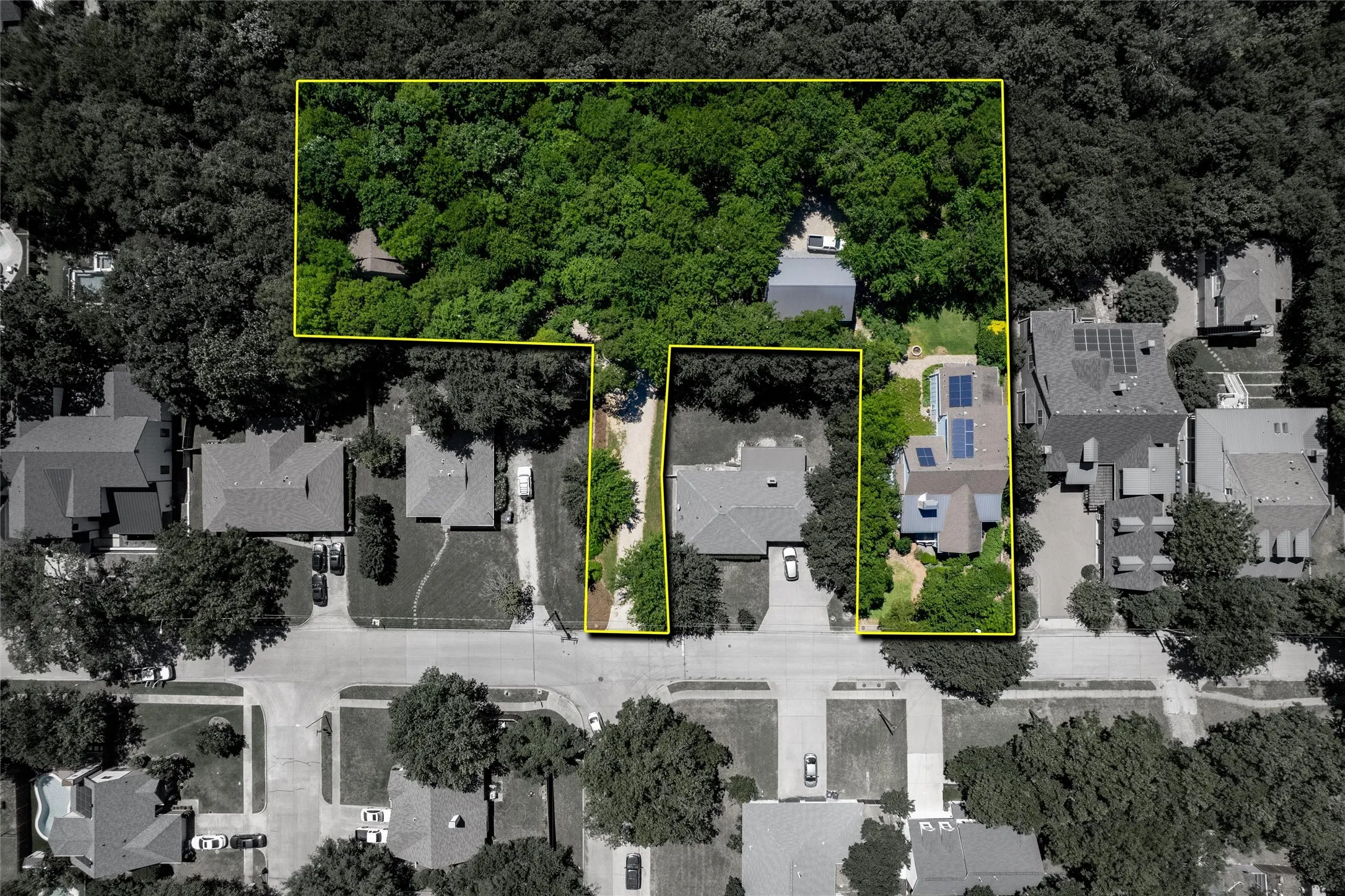 Single Family Residence For Sale in Collin County , 812 Baker Street, Mc Kinney, Texas 75069, 5 Bedroom, 8 Bathroom, 3 Garage spaces, 4,986 Sqft, built in 2015, Preowned, mls#20938086, Real Estate Agent in Mc Kinney, Homes For Sale in Collin county, Homes For Sale in Mc Kinney, Realtor in Mc Kinney Texas, Real Estate Brokerage Independent Realty Texas, Luminita Cordes Realtor