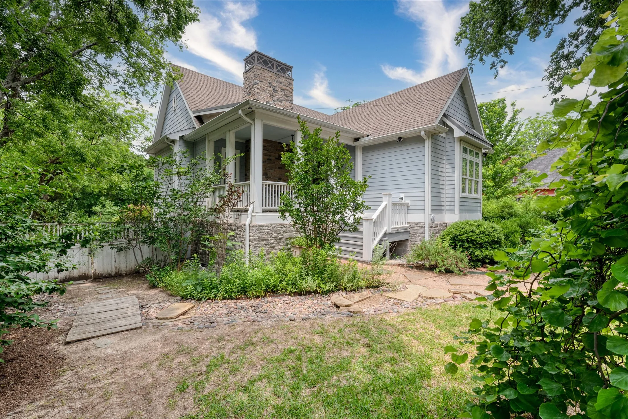 Single Family Residence For Sale in Collin County , 812 Baker Street, Mc Kinney, Texas 75069, 5 Bedroom, 8 Bathroom, 3 Garage spaces, 4,986 Sqft, built in 2015, Preowned, mls#20938086, Real Estate Agent in Mc Kinney, Homes For Sale in Collin county, Homes For Sale in Mc Kinney, Realtor in Mc Kinney Texas, Real Estate Brokerage Independent Realty Texas, Luminita Cordes Realtor