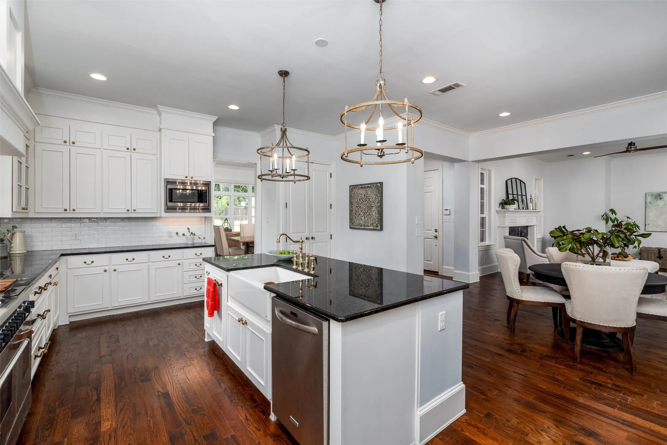 Single Family Residence For Sale in Collin County , 812 Baker Street, Mc Kinney, Texas 75069, 5 Bedroom, 8 Bathroom, 3 Garage spaces, 4,986 Sqft, built in 2015, Preowned, mls#20938086, Real Estate Agent in Mc Kinney, Homes For Sale in Collin county, Homes For Sale in Mc Kinney, Realtor in Mc Kinney Texas, Real Estate Brokerage Independent Realty Texas, Luminita Cordes Realtor