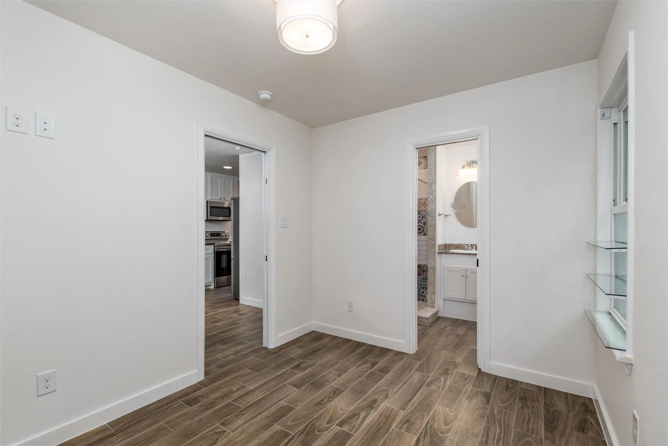 Single Family Residence For Sale in Collin County , 812 Baker Street, Mc Kinney, Texas 75069, 5 Bedroom, 8 Bathroom, 3 Garage spaces, 4,986 Sqft, built in 2015, Preowned, mls#20938086, Real Estate Agent in Mc Kinney, Homes For Sale in Collin county, Homes For Sale in Mc Kinney, Realtor in Mc Kinney Texas, Real Estate Brokerage Independent Realty Texas, Luminita Cordes Realtor