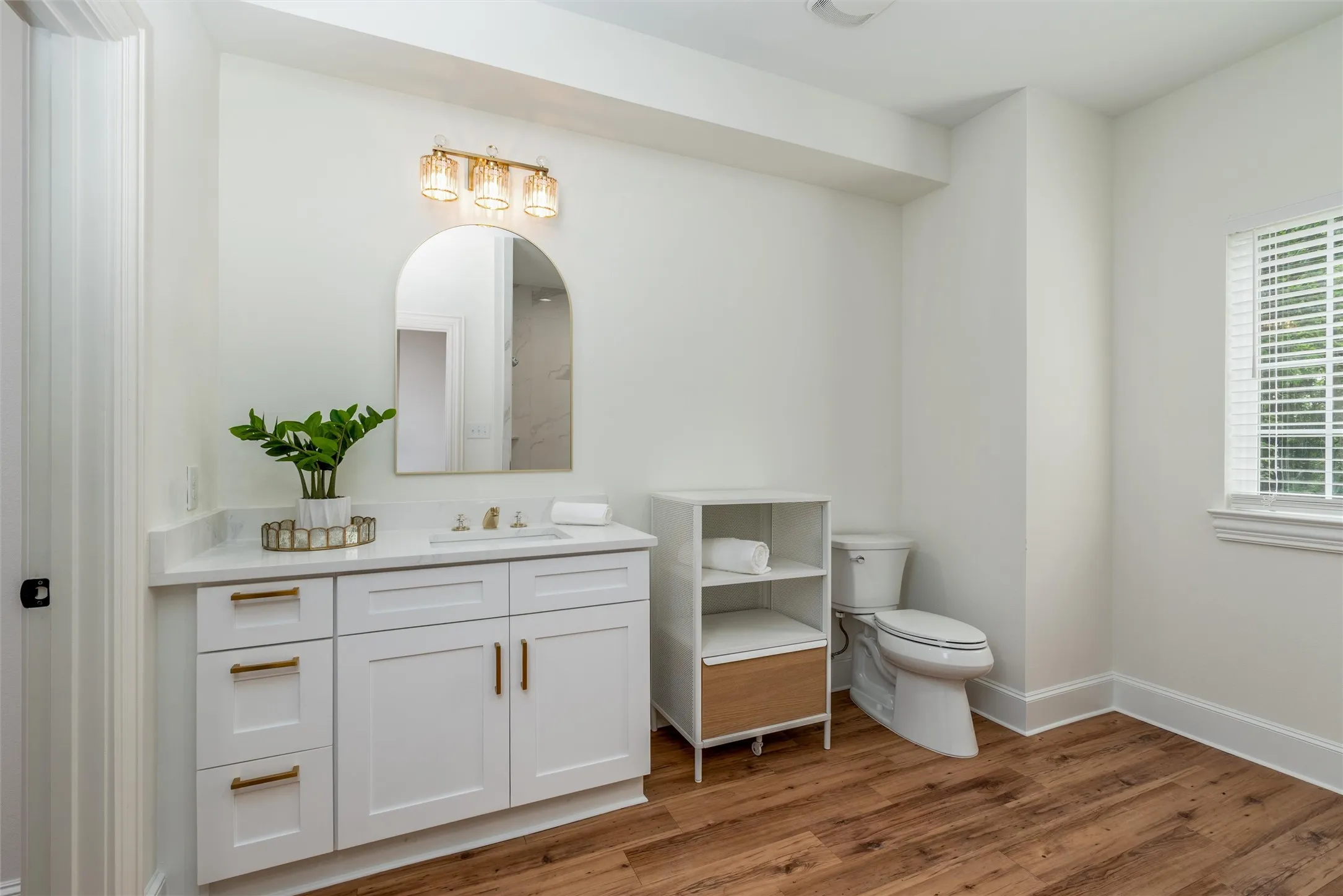 Single Family Residence For Sale in Collin County , 812 Baker Street, Mc Kinney, Texas 75069, 5 Bedroom, 8 Bathroom, 3 Garage spaces, 4,986 Sqft, built in 2015, Preowned, mls#20938086, Real Estate Agent in Mc Kinney, Homes For Sale in Collin county, Homes For Sale in Mc Kinney, Realtor in Mc Kinney Texas, Real Estate Brokerage Independent Realty Texas, Luminita Cordes Realtor