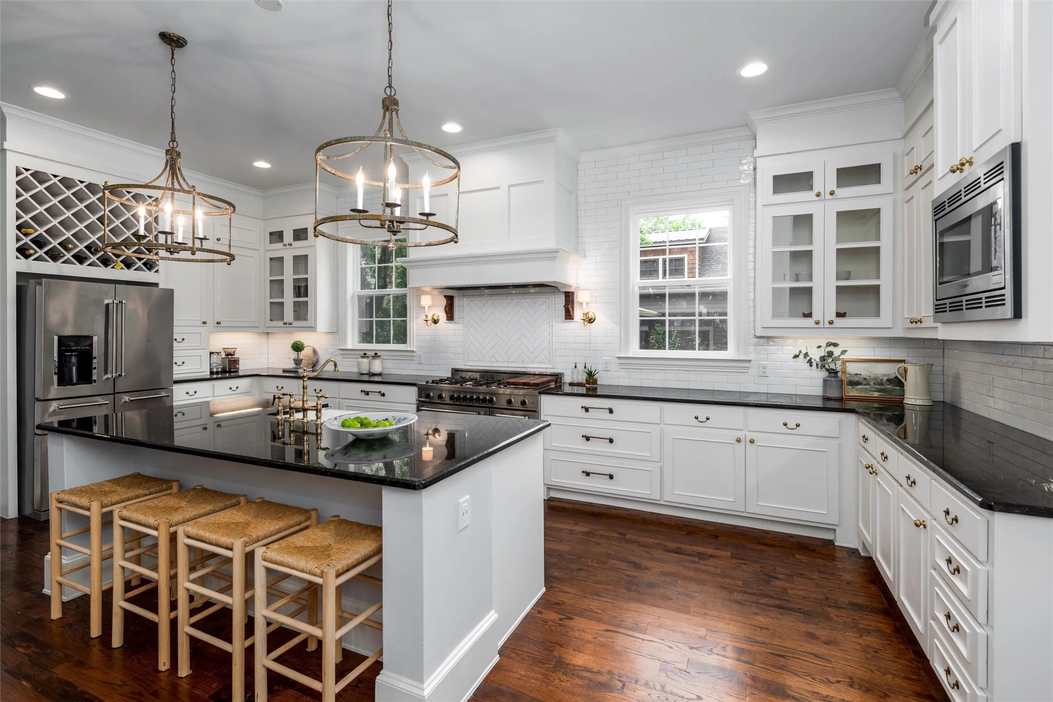 Single Family Residence For Sale in Collin County , 812 Baker Street, Mc Kinney, Texas 75069, 5 Bedroom, 8 Bathroom, 3 Garage spaces, 4,986 Sqft, built in 2015, Preowned, mls#20938086, Real Estate Agent in Mc Kinney, Homes For Sale in Collin county, Homes For Sale in Mc Kinney, Realtor in Mc Kinney Texas, Real Estate Brokerage Independent Realty Texas, Luminita Cordes Realtor