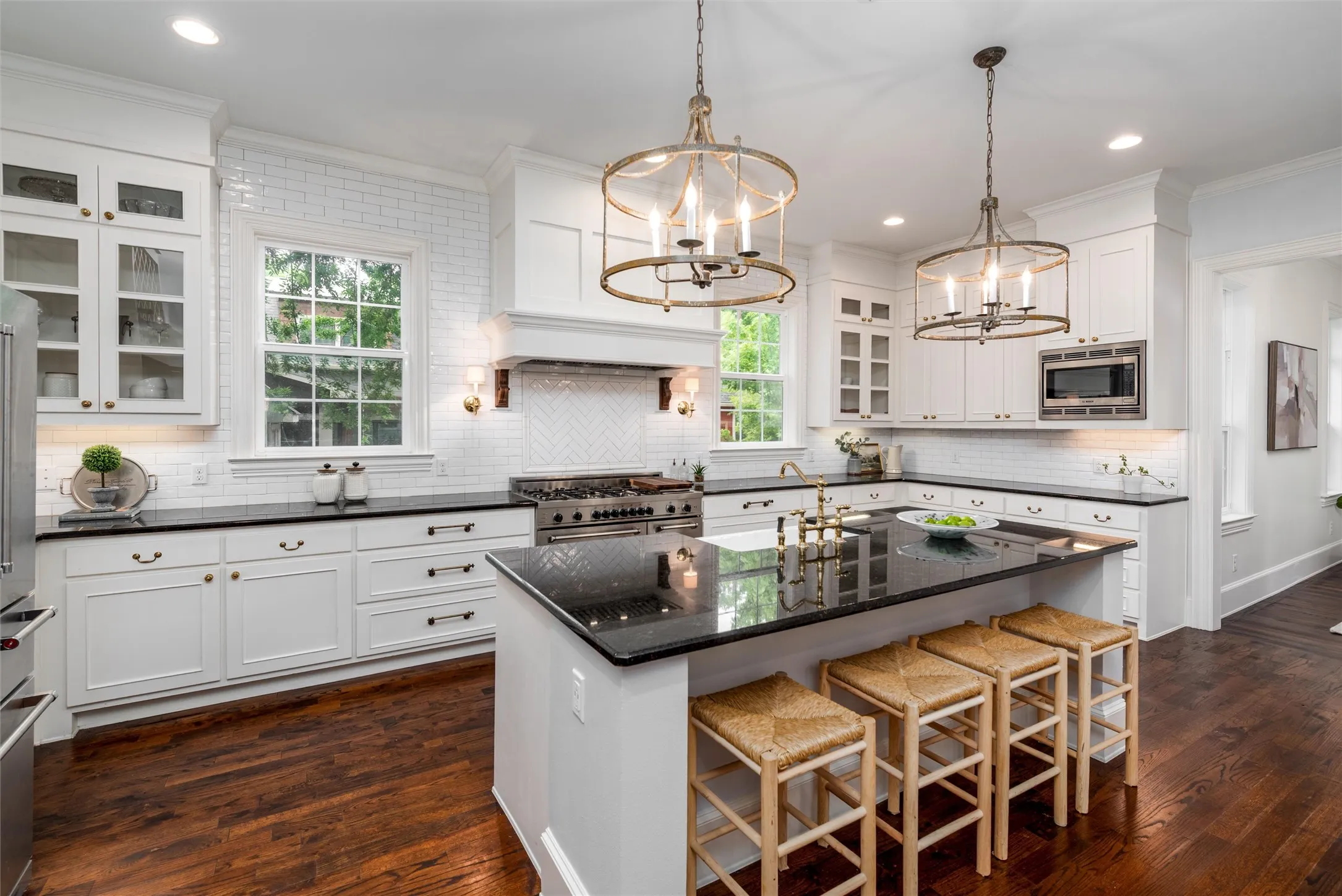 Single Family Residence For Sale in Collin County , 812 Baker Street, Mc Kinney, Texas 75069, 5 Bedroom, 8 Bathroom, 3 Garage spaces, 4,986 Sqft, built in 2015, Preowned, mls#20938086, Real Estate Agent in Mc Kinney, Homes For Sale in Collin county, Homes For Sale in Mc Kinney, Realtor in Mc Kinney Texas, Real Estate Brokerage Independent Realty Texas, Luminita Cordes Realtor