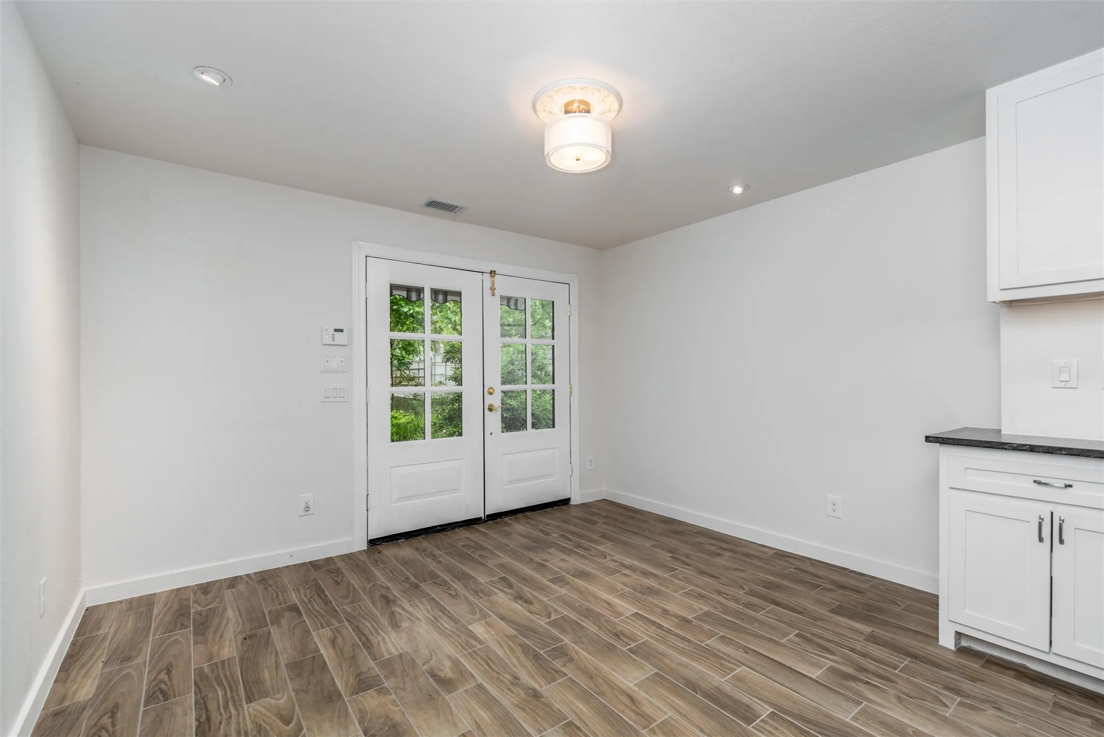 Single Family Residence For Sale in Collin County , 812 Baker Street, Mc Kinney, Texas 75069, 5 Bedroom, 8 Bathroom, 3 Garage spaces, 4,986 Sqft, built in 2015, Preowned, mls#20938086, Real Estate Agent in Mc Kinney, Homes For Sale in Collin county, Homes For Sale in Mc Kinney, Realtor in Mc Kinney Texas, Real Estate Brokerage Independent Realty Texas, Luminita Cordes Realtor