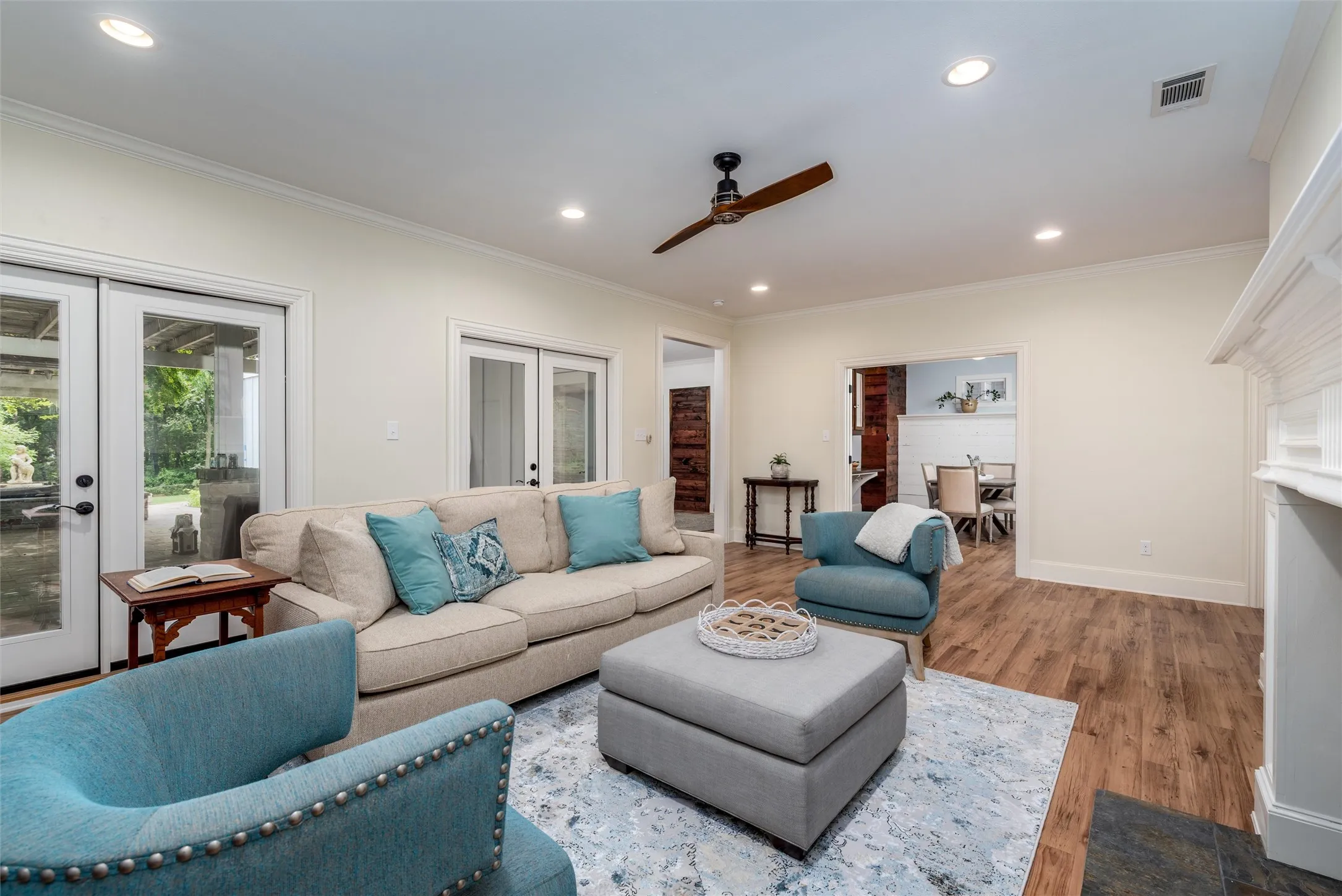 Single Family Residence For Sale in Collin County , 812 Baker Street, Mc Kinney, Texas 75069, 5 Bedroom, 8 Bathroom, 3 Garage spaces, 4,986 Sqft, built in 2015, Preowned, mls#20938086, Real Estate Agent in Mc Kinney, Homes For Sale in Collin county, Homes For Sale in Mc Kinney, Realtor in Mc Kinney Texas, Real Estate Brokerage Independent Realty Texas, Luminita Cordes Realtor