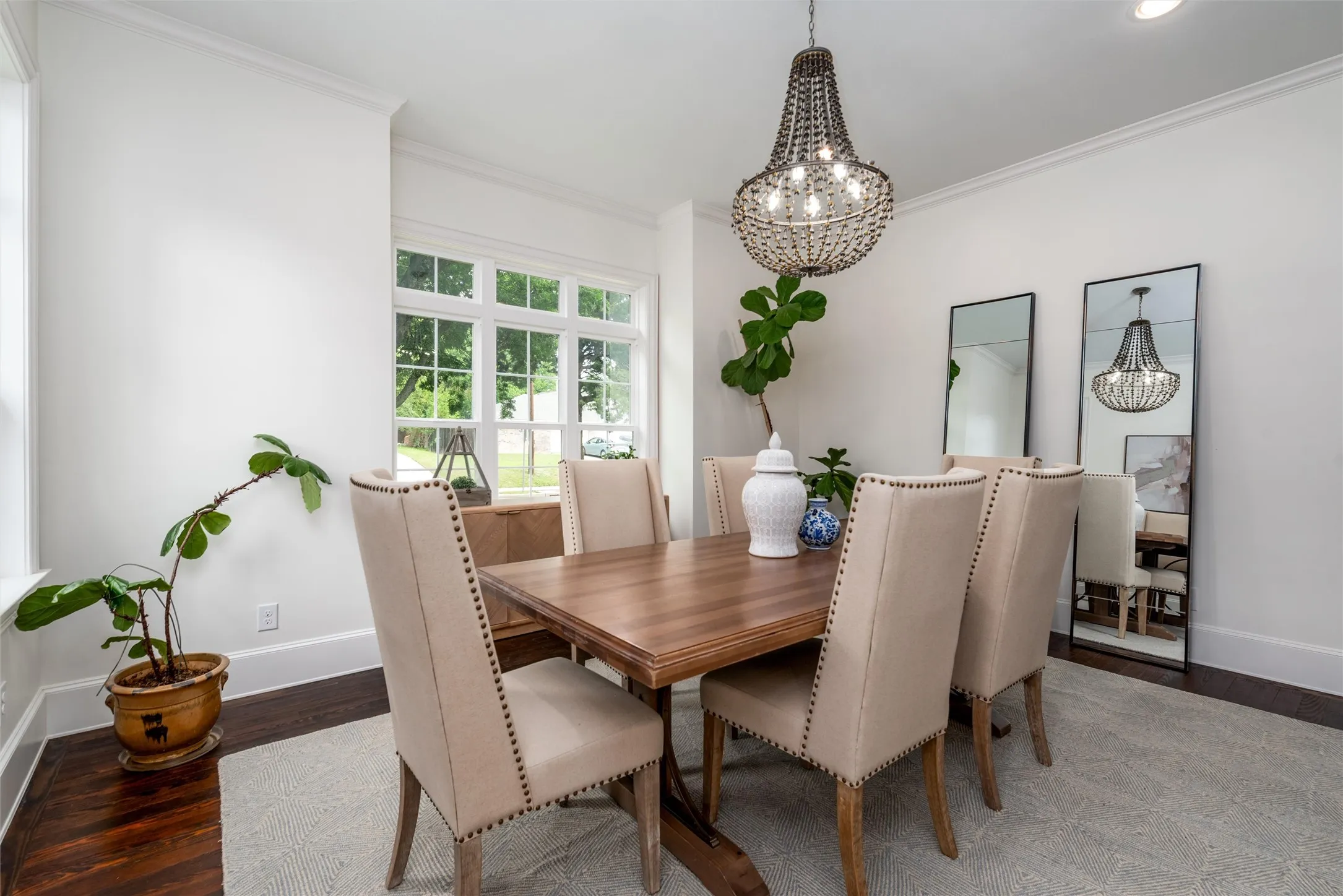 Single Family Residence For Sale in Collin County , 812 Baker Street, Mc Kinney, Texas 75069, 5 Bedroom, 8 Bathroom, 3 Garage spaces, 4,986 Sqft, built in 2015, Preowned, mls#20938086, Real Estate Agent in Mc Kinney, Homes For Sale in Collin county, Homes For Sale in Mc Kinney, Realtor in Mc Kinney Texas, Real Estate Brokerage Independent Realty Texas, Luminita Cordes Realtor