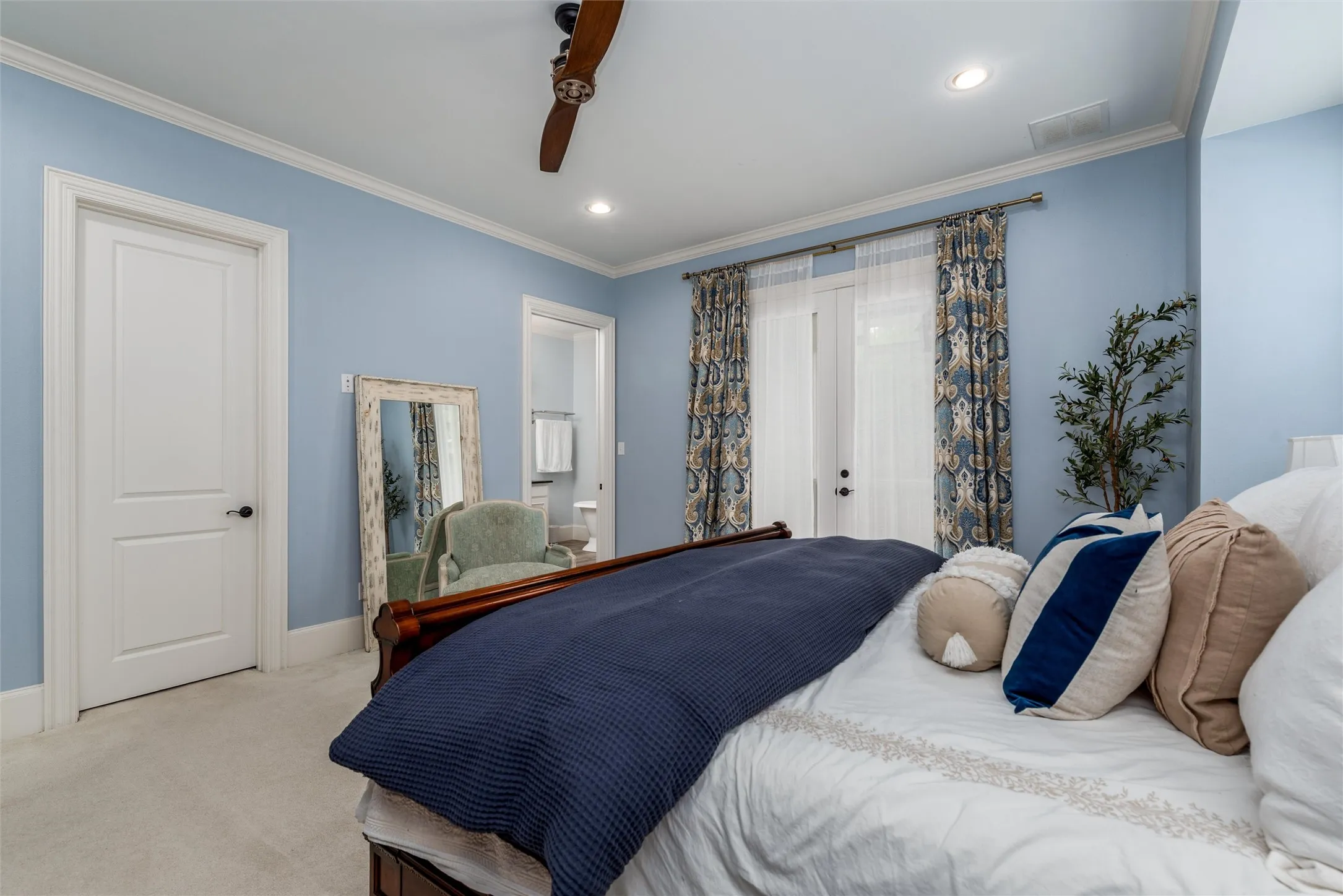 Single Family Residence For Sale in Collin County , 812 Baker Street, Mc Kinney, Texas 75069, 5 Bedroom, 8 Bathroom, 3 Garage spaces, 4,986 Sqft, built in 2015, Preowned, mls#20938086, Real Estate Agent in Mc Kinney, Homes For Sale in Collin county, Homes For Sale in Mc Kinney, Realtor in Mc Kinney Texas, Real Estate Brokerage Independent Realty Texas, Luminita Cordes Realtor