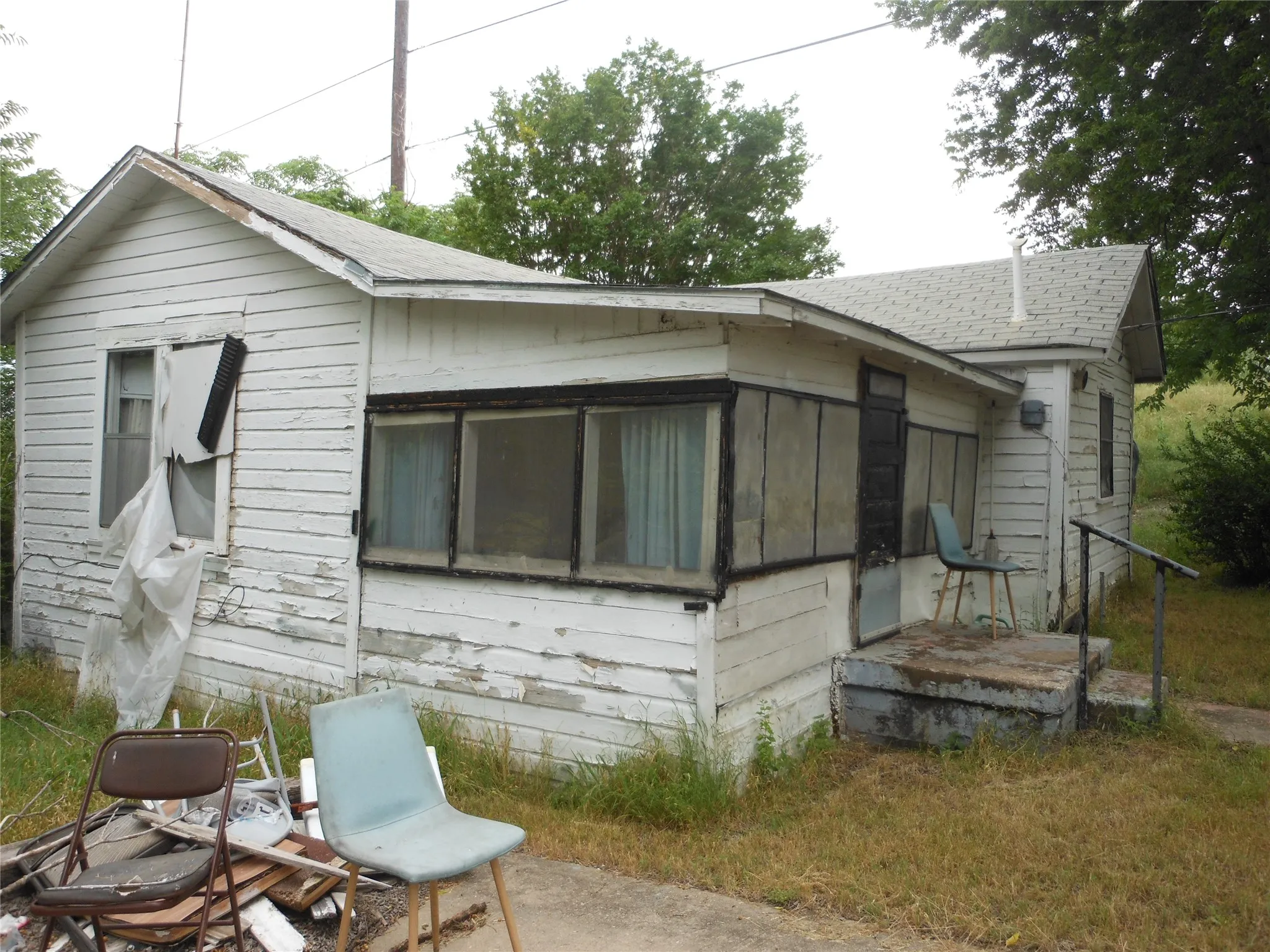 Structure is considered a tear-down. Enter at your own risk