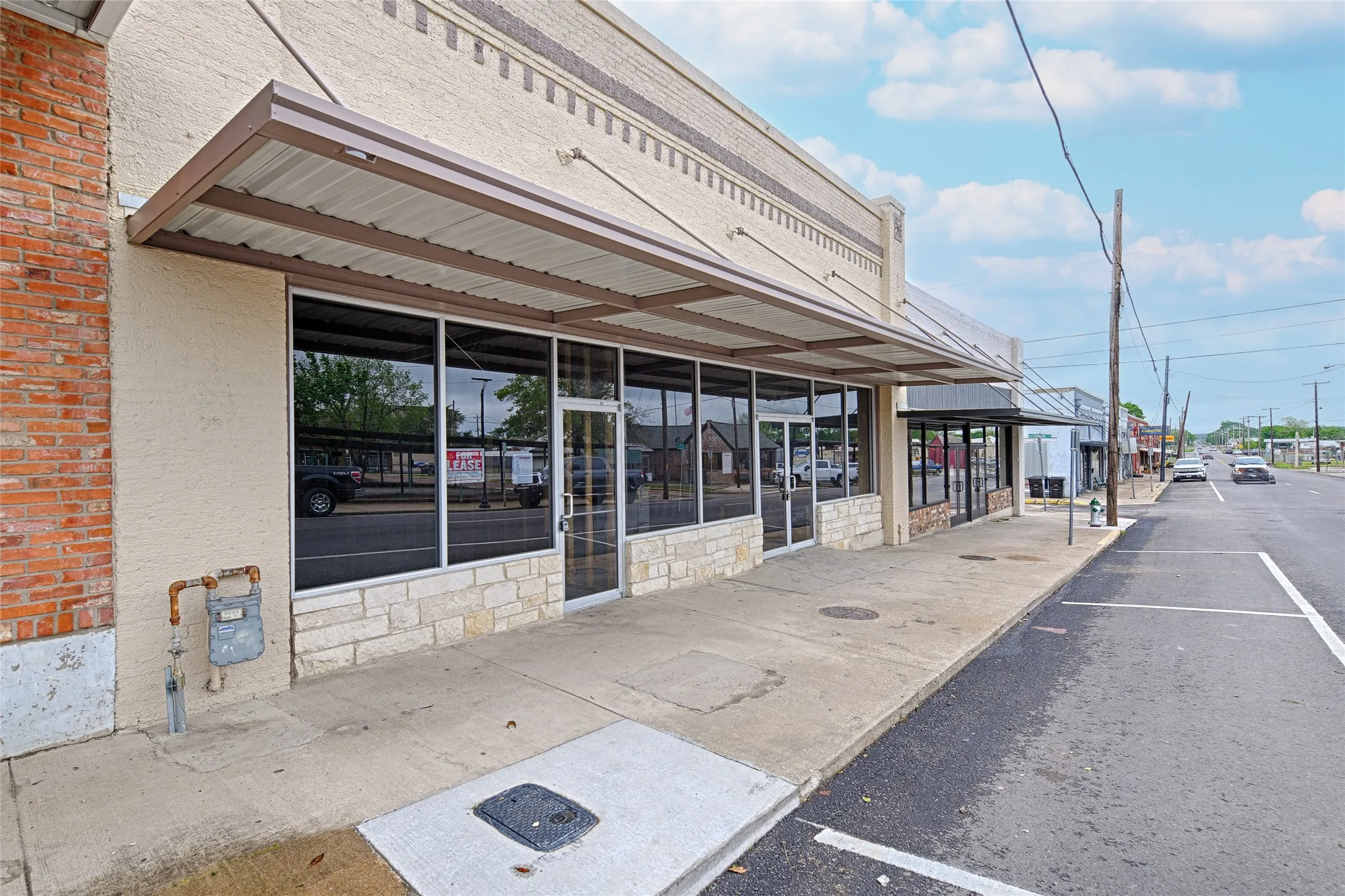 Business For Rent in Hunt County , 2308 Lee Street, Greenville, Texas 75401, 0, 0, Garage spaces, 0 Sqft, built in 1920, Preowned, mls#20940766, Real Estate Agent in Greenville, Homes For Rent in Hunt county, Homes For Rent in Greenville, Realtor in Greenville Texas, Real Estate Brokerage Independent Realty Texas, Luminita Cordes Realtor