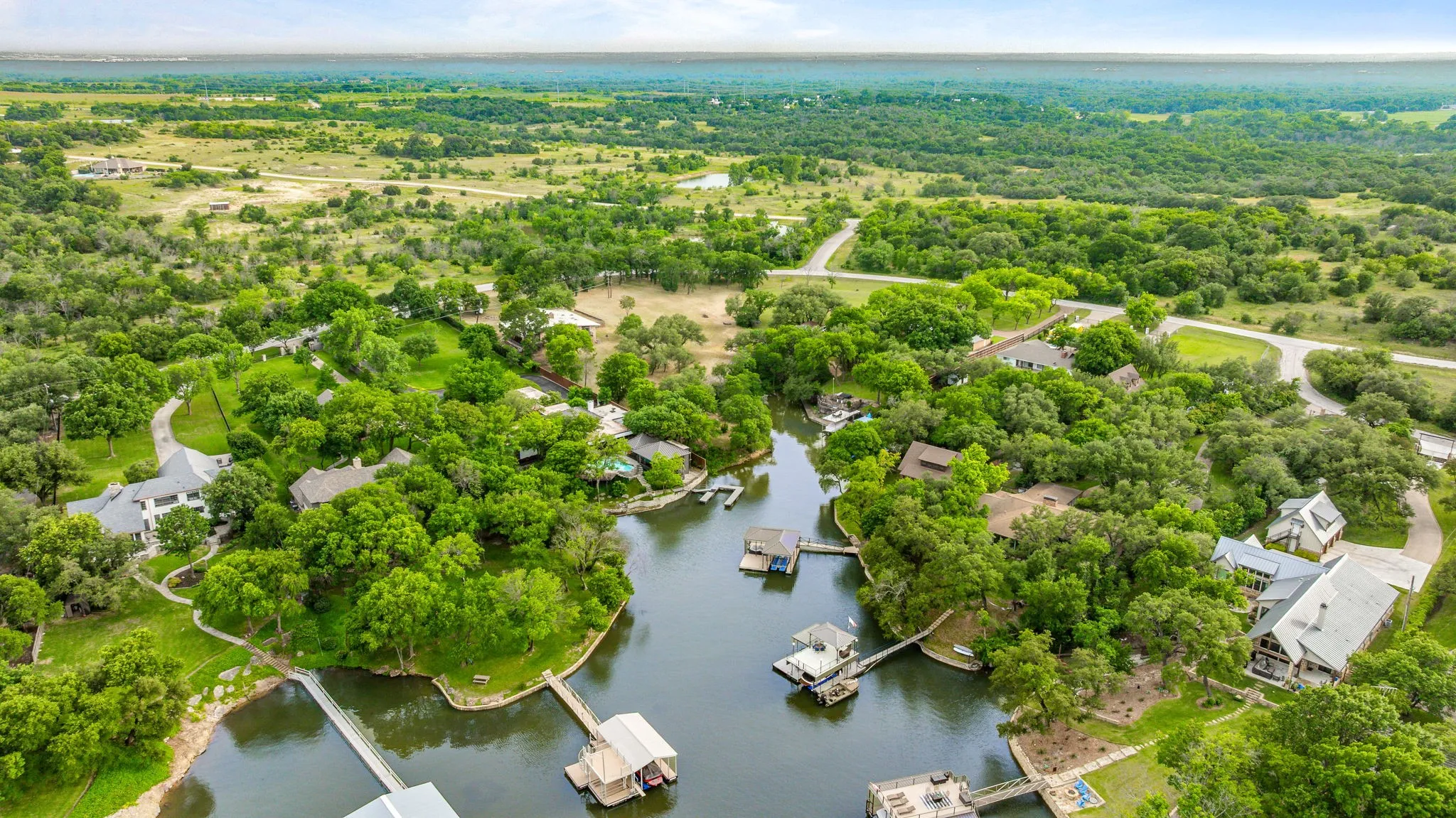 Single Family Residence For Sale in Tarrant County , 4208 Shore Front Drive, Fort Worth, Texas 76135, 4 Bedroom, 4 Bathroom, 3 Garage spaces, 4,930 Sqft, built in 1965, mls#20939107, Real Estate Agent in Fort Worth, Homes For Sale in Tarrant county, Homes For Sale in Fort Worth, Realtor in Fort Worth Texas, Real Estate Brokerage Independent Realty Texas, Luminita Cordes Realtor