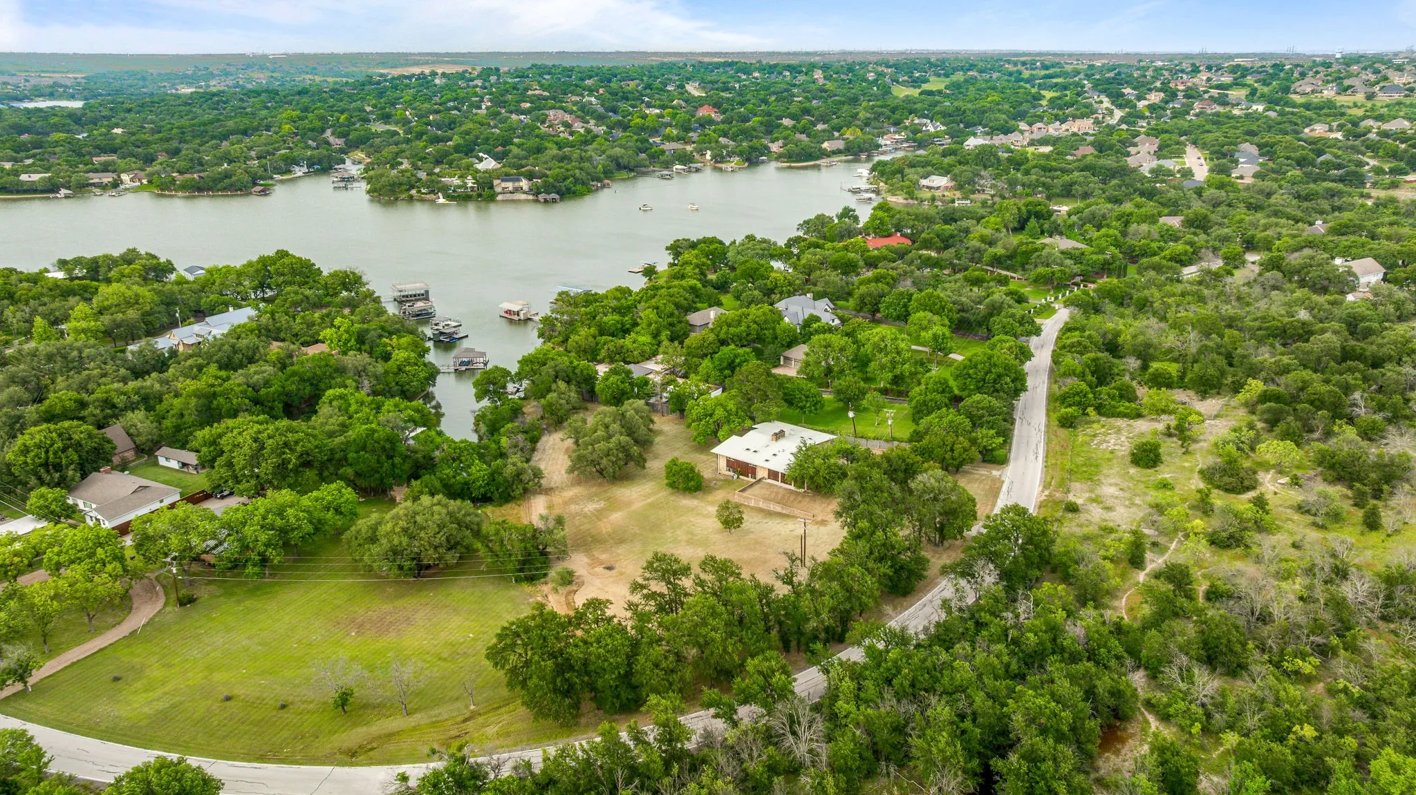 Single Family Residence For Sale in Tarrant County , 4208 Shore Front Drive, Fort Worth, Texas 76135, 4 Bedroom, 4 Bathroom, 3 Garage spaces, 4,930 Sqft, built in 1965, mls#20939107, Real Estate Agent in Fort Worth, Homes For Sale in Tarrant county, Homes For Sale in Fort Worth, Realtor in Fort Worth Texas, Real Estate Brokerage Independent Realty Texas, Luminita Cordes Realtor