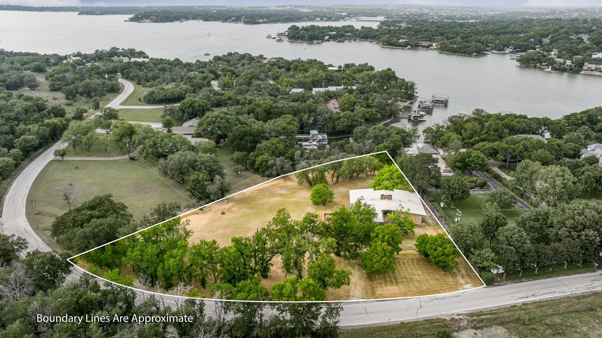 Single Family Residence For Sale in Tarrant County , 4208 Shore Front Drive, Fort Worth, Texas 76135, 4 Bedroom, 4 Bathroom, 3 Garage spaces, 4,930 Sqft, built in 1965, mls#20939107, Real Estate Agent in Fort Worth, Homes For Sale in Tarrant county, Homes For Sale in Fort Worth, Realtor in Fort Worth Texas, Real Estate Brokerage Independent Realty Texas, Luminita Cordes Realtor