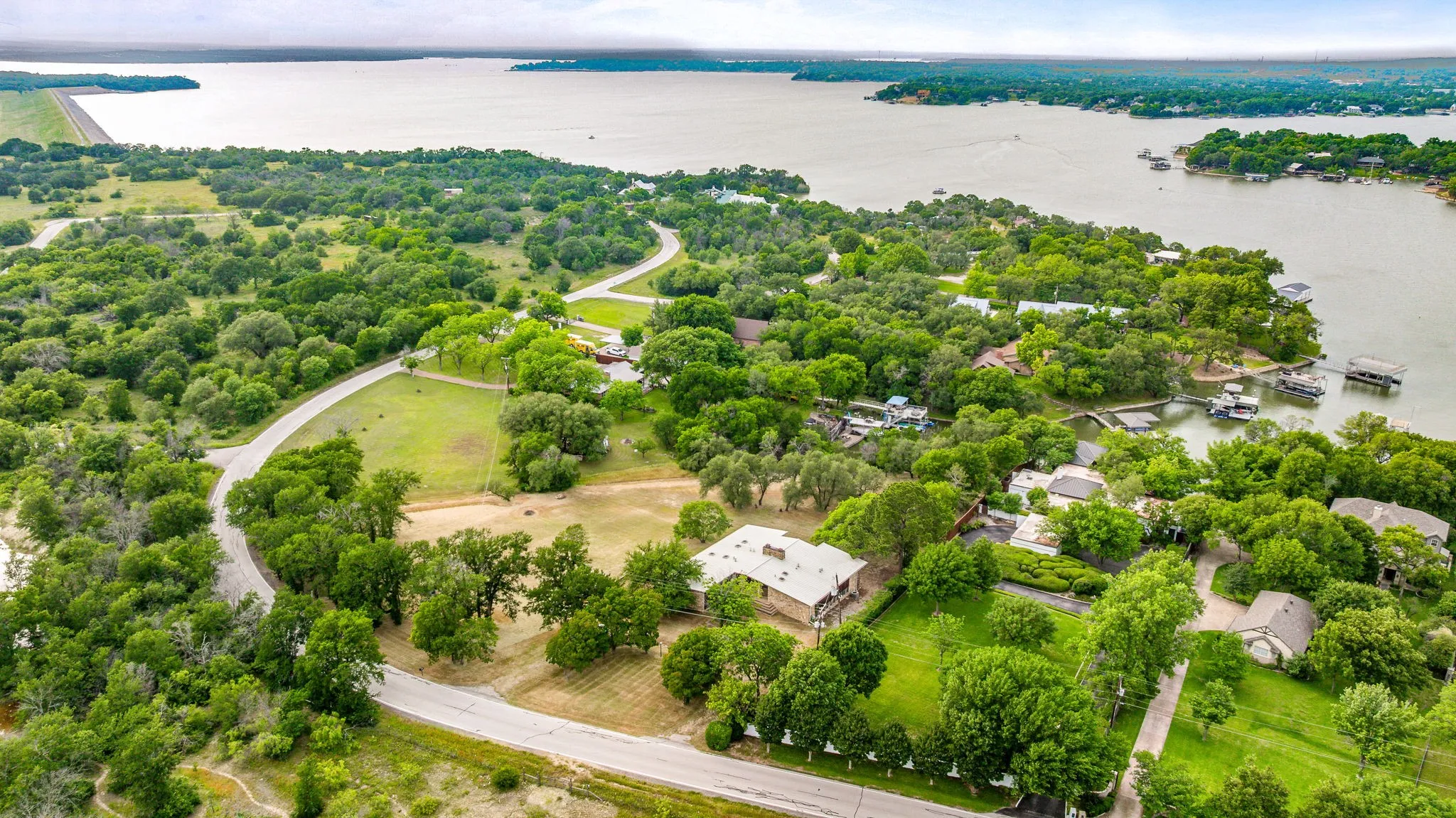 Single Family Residence For Sale in Tarrant County , 4208 Shore Front Drive, Fort Worth, Texas 76135, 4 Bedroom, 4 Bathroom, 3 Garage spaces, 4,930 Sqft, built in 1965, mls#20939107, Real Estate Agent in Fort Worth, Homes For Sale in Tarrant county, Homes For Sale in Fort Worth, Realtor in Fort Worth Texas, Real Estate Brokerage Independent Realty Texas, Luminita Cordes Realtor