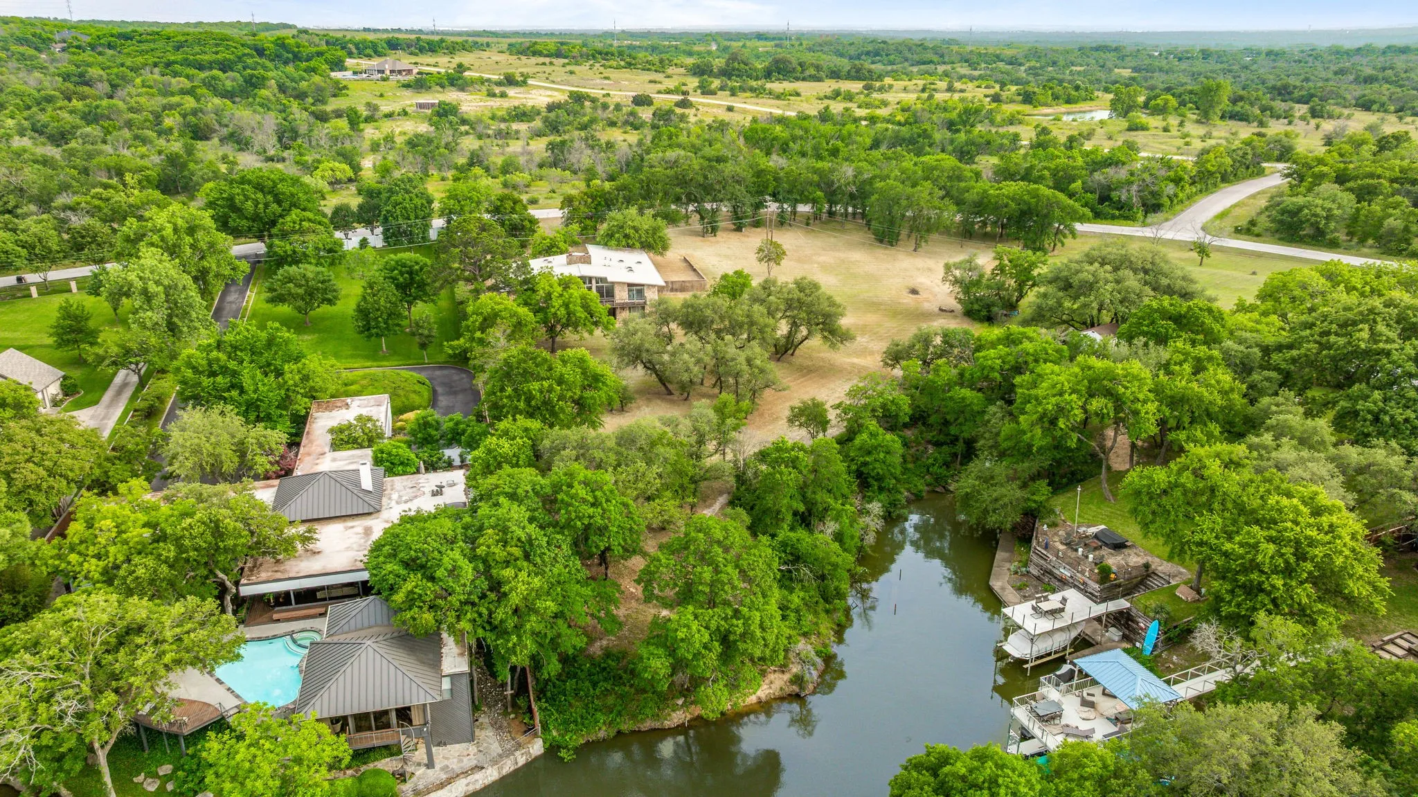 Single Family Residence For Sale in Tarrant County , 4208 Shore Front Drive, Fort Worth, Texas 76135, 4 Bedroom, 4 Bathroom, 3 Garage spaces, 4,930 Sqft, built in 1965, mls#20939107, Real Estate Agent in Fort Worth, Homes For Sale in Tarrant county, Homes For Sale in Fort Worth, Realtor in Fort Worth Texas, Real Estate Brokerage Independent Realty Texas, Luminita Cordes Realtor