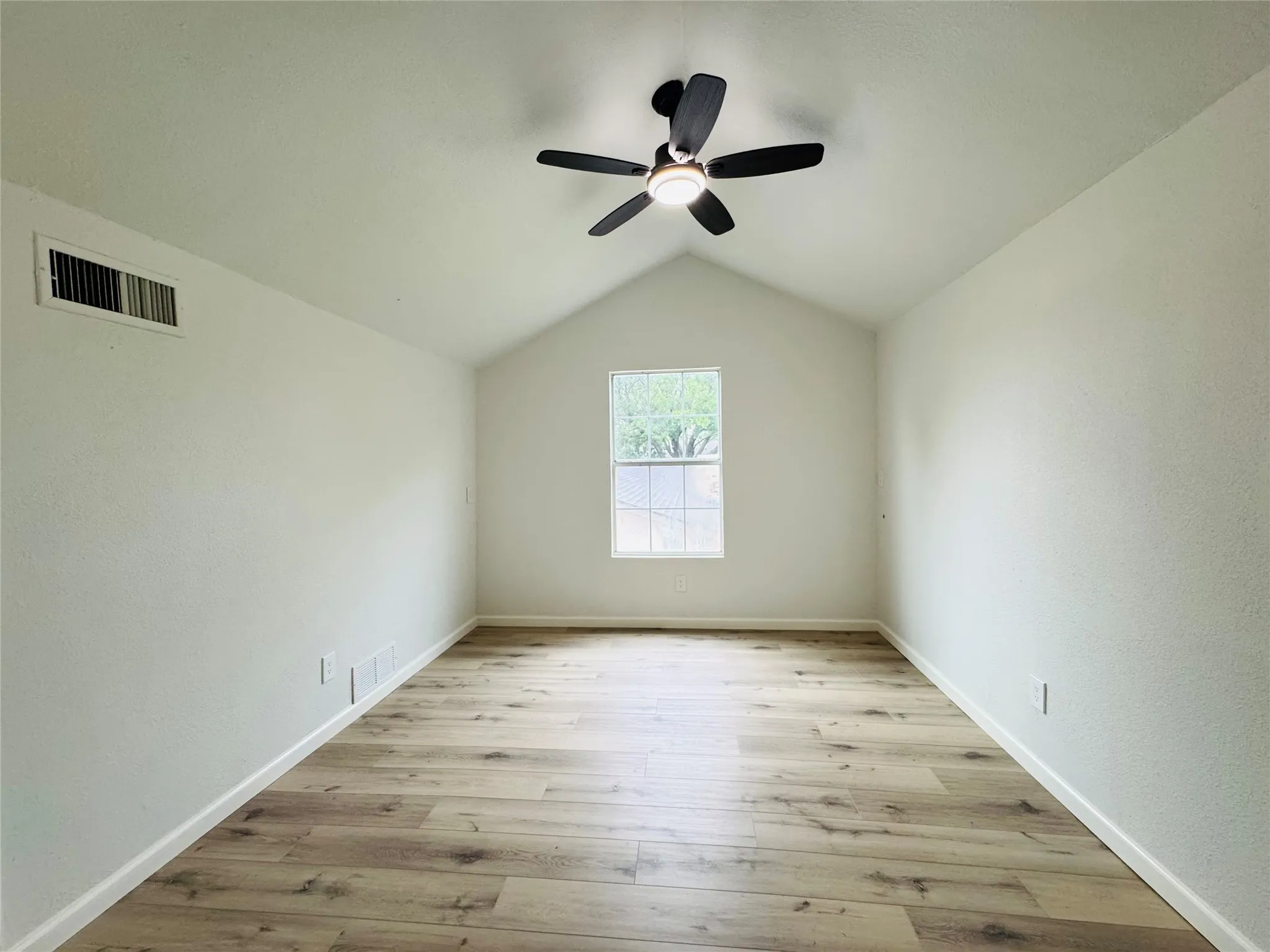 Single Family Residence For Sale in Collin County , 3317 Claymore Drive, Plano, Texas 75075, 5 Bedroom, 3 Bathroom, 2 Garage spaces, 1,944 Sqft, built in 1972, Preowned, mls#20941199, Real Estate Agent in Plano, Homes For Sale in Collin county, Homes For Sale in Plano, Realtor in Plano Texas, Real Estate Brokerage Independent Realty Texas, Luminita Cordes Realtor