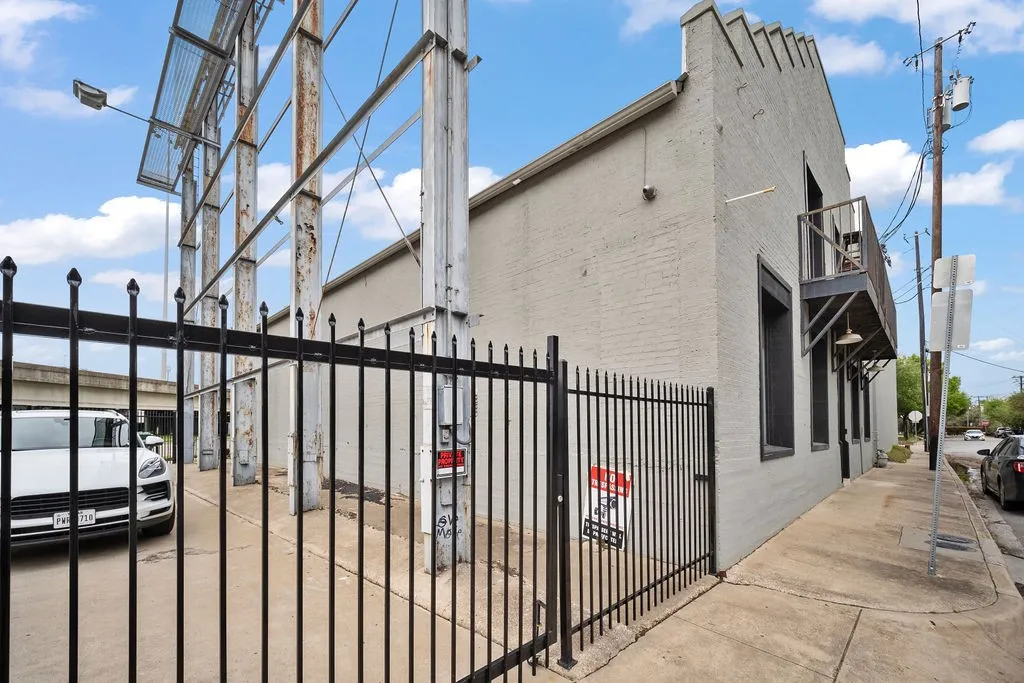 Office For Sale in Dallas County , 2909 San Jacinto, Dallas, Texas 75204, 0, 0, Garage spaces, 0 Sqft, built in 1940, Preowned, mls#20941253, Real Estate Agent in Dallas, Homes For Sale in Dallas county, Homes For Sale in Dallas, Realtor in Dallas Texas, Real Estate Brokerage Independent Realty Texas, Luminita Cordes Realtor