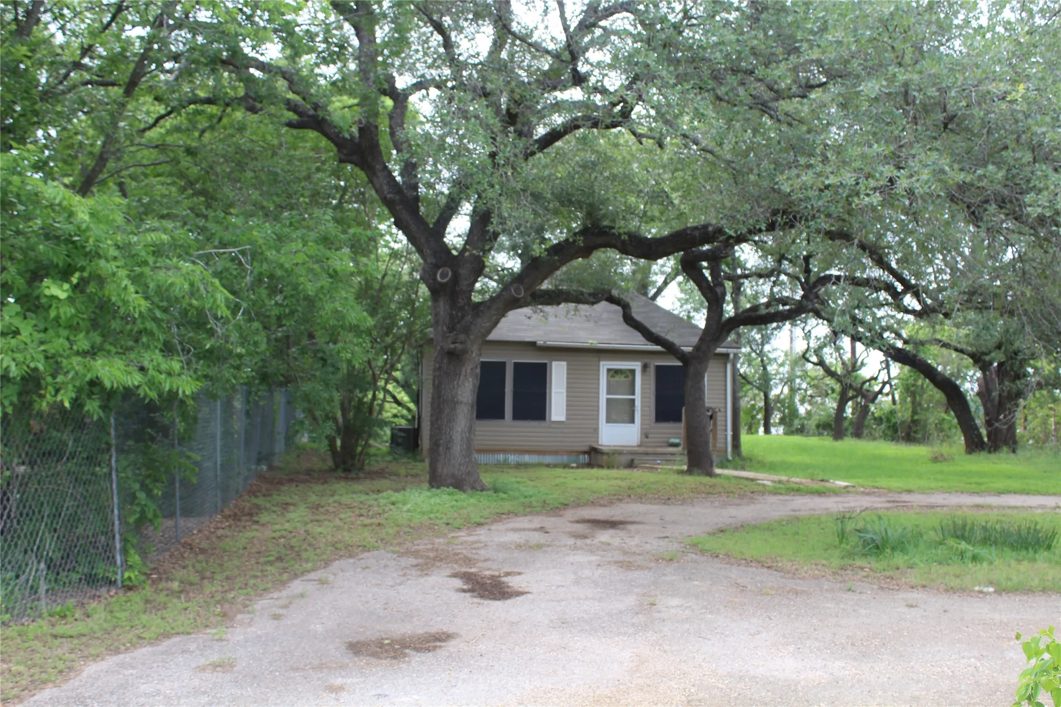 2/1 Single-story residence featuring horizontal siding and a gabled roof