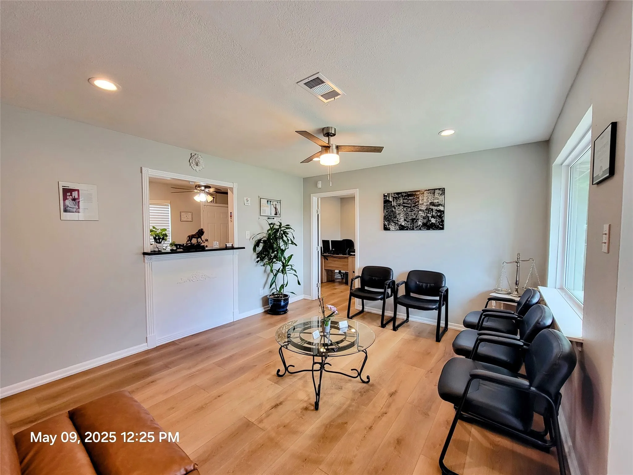 Living area featuring light wood-type flooring, a ceiling fan, baseboards, and recessed lighting