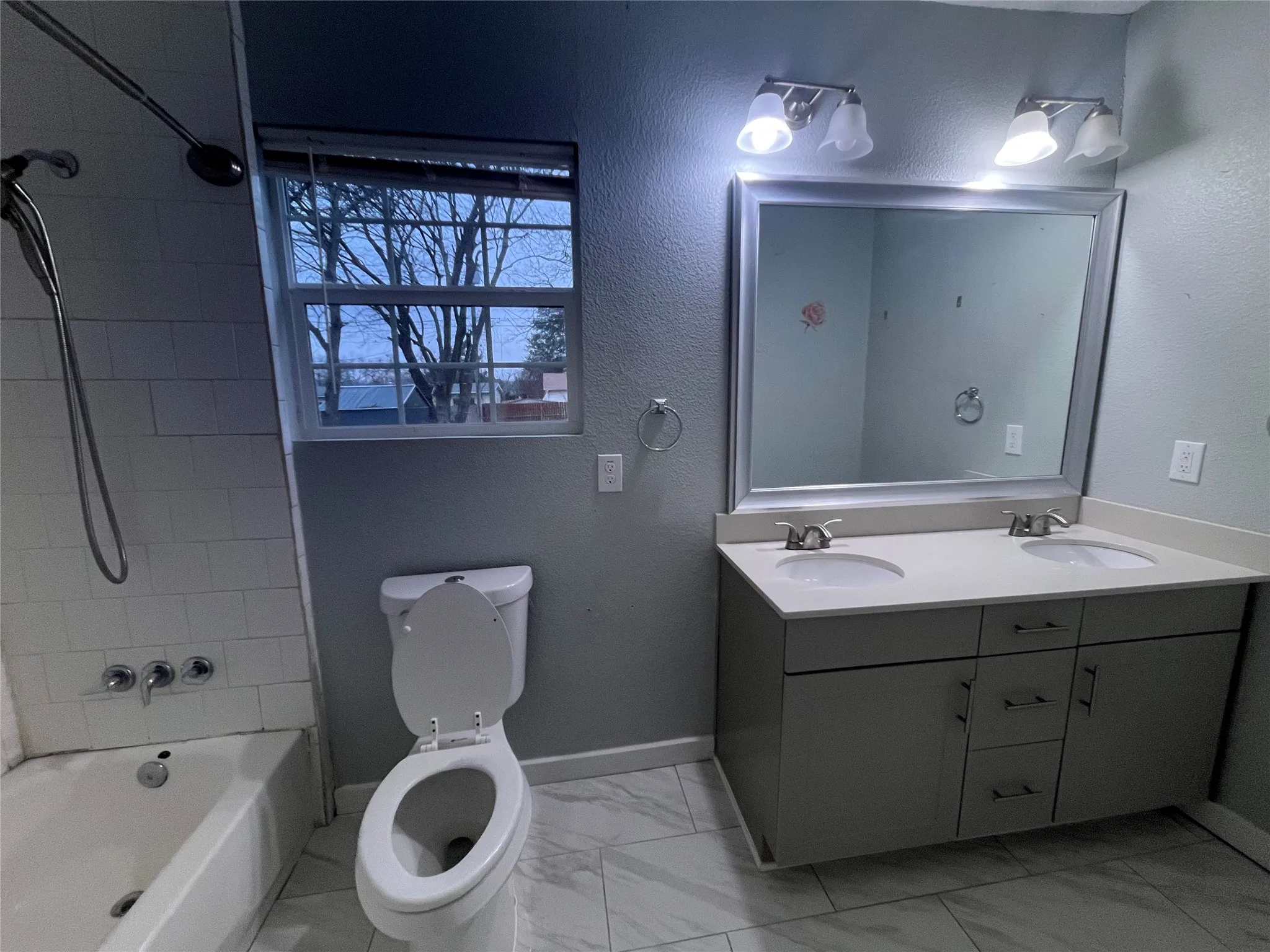 Single Family Residence For Sale in Dallas County , 801 Grande Drive, Mesquite, Texas 75149, 3 Bedroom, 2 Bathroom, Garage spaces, 1,309 Sqft, built in 1955, mls#20941733, Real Estate Agent in Mesquite, Homes For Sale in Dallas county, Homes For Sale in Mesquite, Realtor in Mesquite Texas, Real Estate Brokerage Independent Realty Texas, Luminita Cordes Realtor