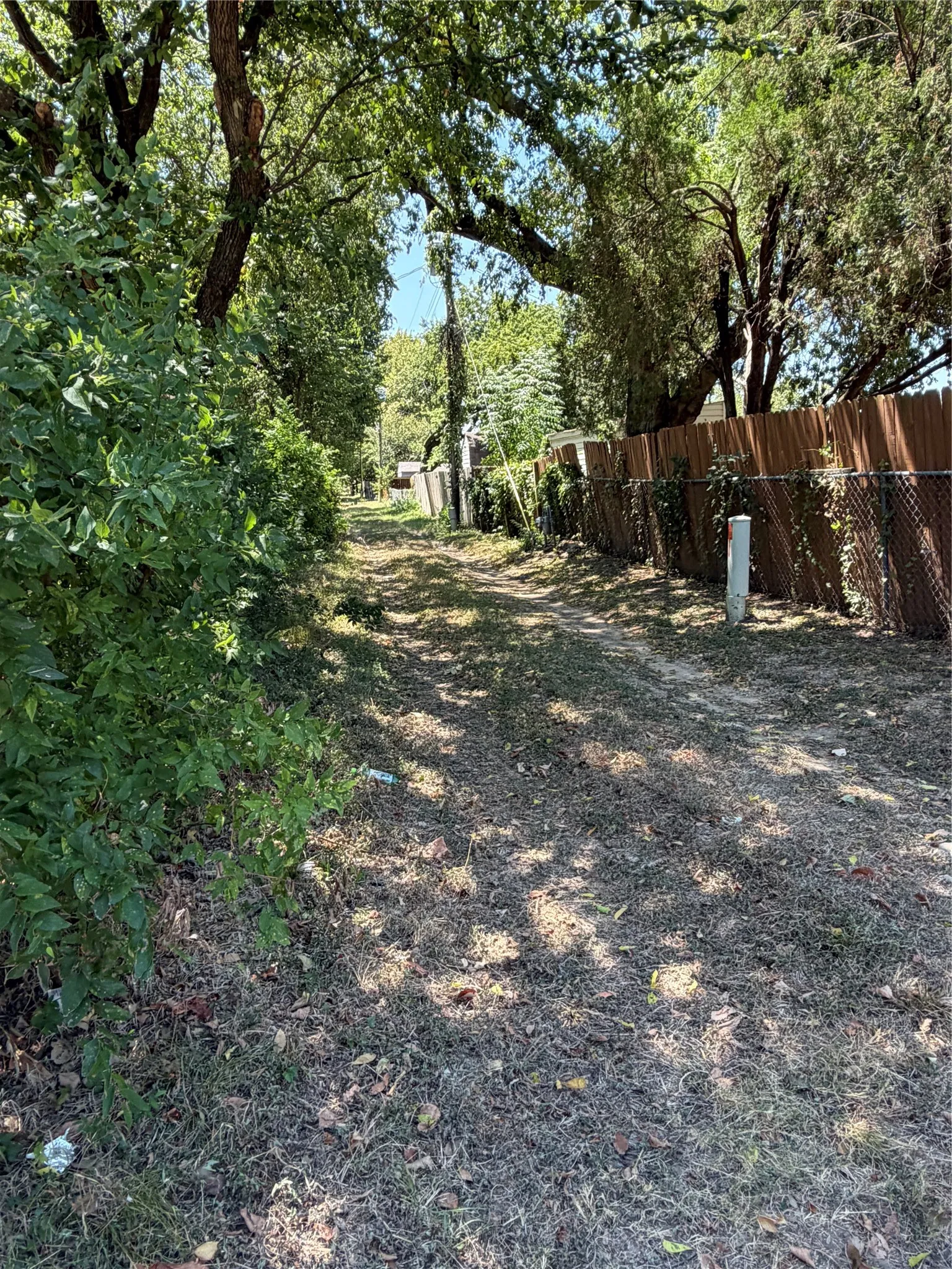 Single Family Residence For Sale in Dallas County , 801 Grande Drive, Mesquite, Texas 75149, 3 Bedroom, 2 Bathroom, Garage spaces, 1,309 Sqft, built in 1955, mls#20941733, Real Estate Agent in Mesquite, Homes For Sale in Dallas county, Homes For Sale in Mesquite, Realtor in Mesquite Texas, Real Estate Brokerage Independent Realty Texas, Luminita Cordes Realtor