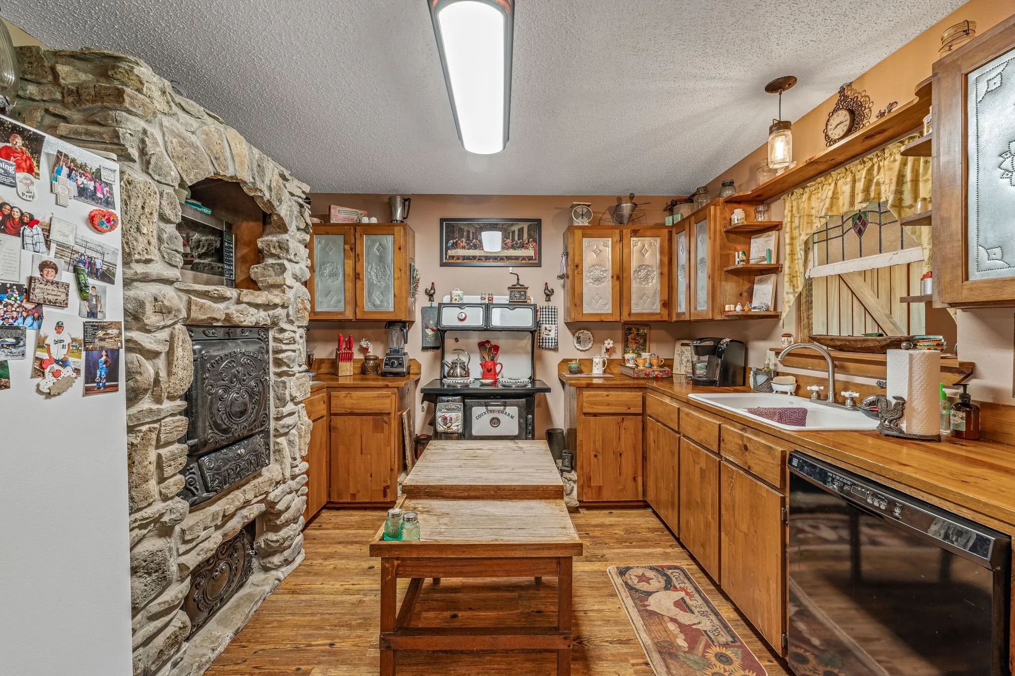 Farm For Sale in Erath County , 493 Private Road 1673, Stephenville, Texas 76401, 3 Bedrooms, 3 Bathrooms, Garage spaces, 2,230 Sqft, built in 1997, Price $789,000, mls#20941284, Real Estate Agent in Stephenville, Homes For Sale in Erath county, Homes For Sale in Stephenville, Realtor in Stephenville Texas, Real Estate Brokerage Independent Realty Texas, Luminita Cordes Realtor