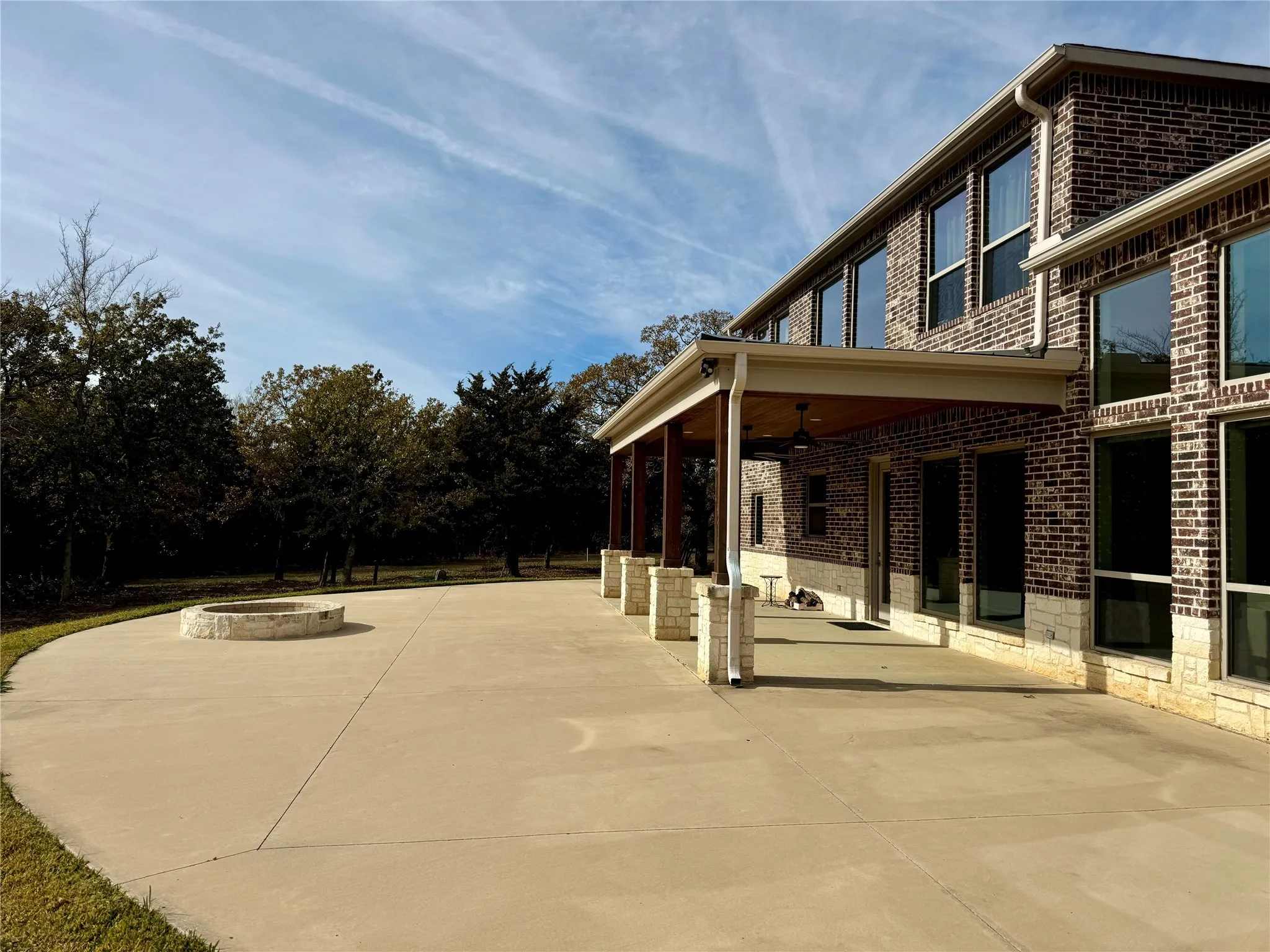Single Family Residence For Sale in Cooke County , 474 Eagle Cove Circle, Tioga, Texas 76271, 4 Bedrooms, 4 Bathrooms, 3 Garage spaces, 3,326 Sqft, built in 2018, Preowned, Price $1,300,000, mls#20942424, Real Estate Agent in Tioga, Homes For Sale in Cooke county, Homes For Sale in Tioga, Realtor in Tioga Texas, Real Estate Brokerage Independent Realty Texas, Luminita Cordes Realtor