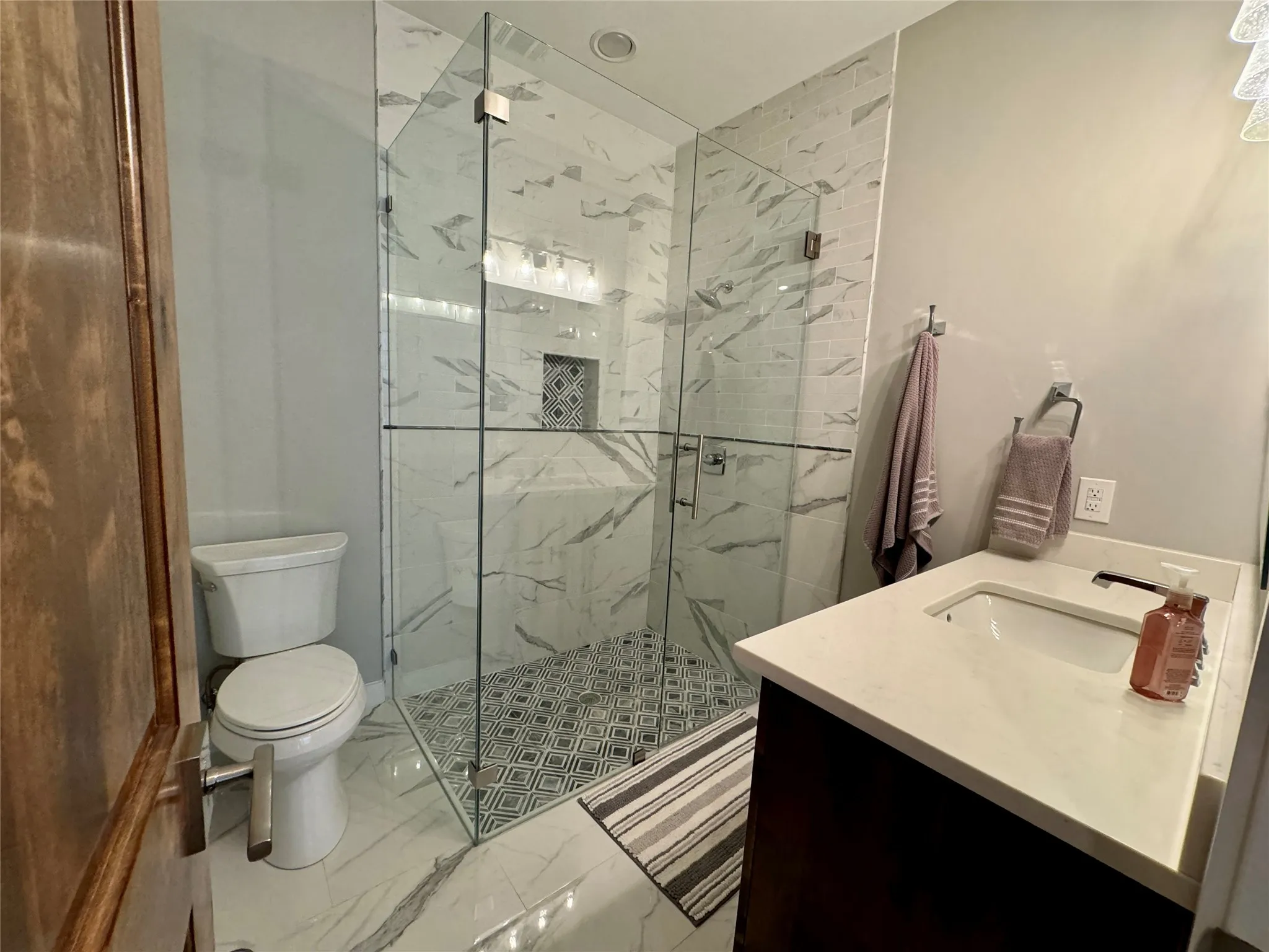 Single Family Residence For Sale in Cooke County , 474 Eagle Cove Circle, Tioga, Texas 76271, 4 Bedrooms, 4 Bathrooms, 3 Garage spaces, 3,326 Sqft, built in 2018, Preowned, Price $1,300,000, mls#20942424, Real Estate Agent in Tioga, Homes For Sale in Cooke county, Homes For Sale in Tioga, Realtor in Tioga Texas, Real Estate Brokerage Independent Realty Texas, Luminita Cordes Realtor