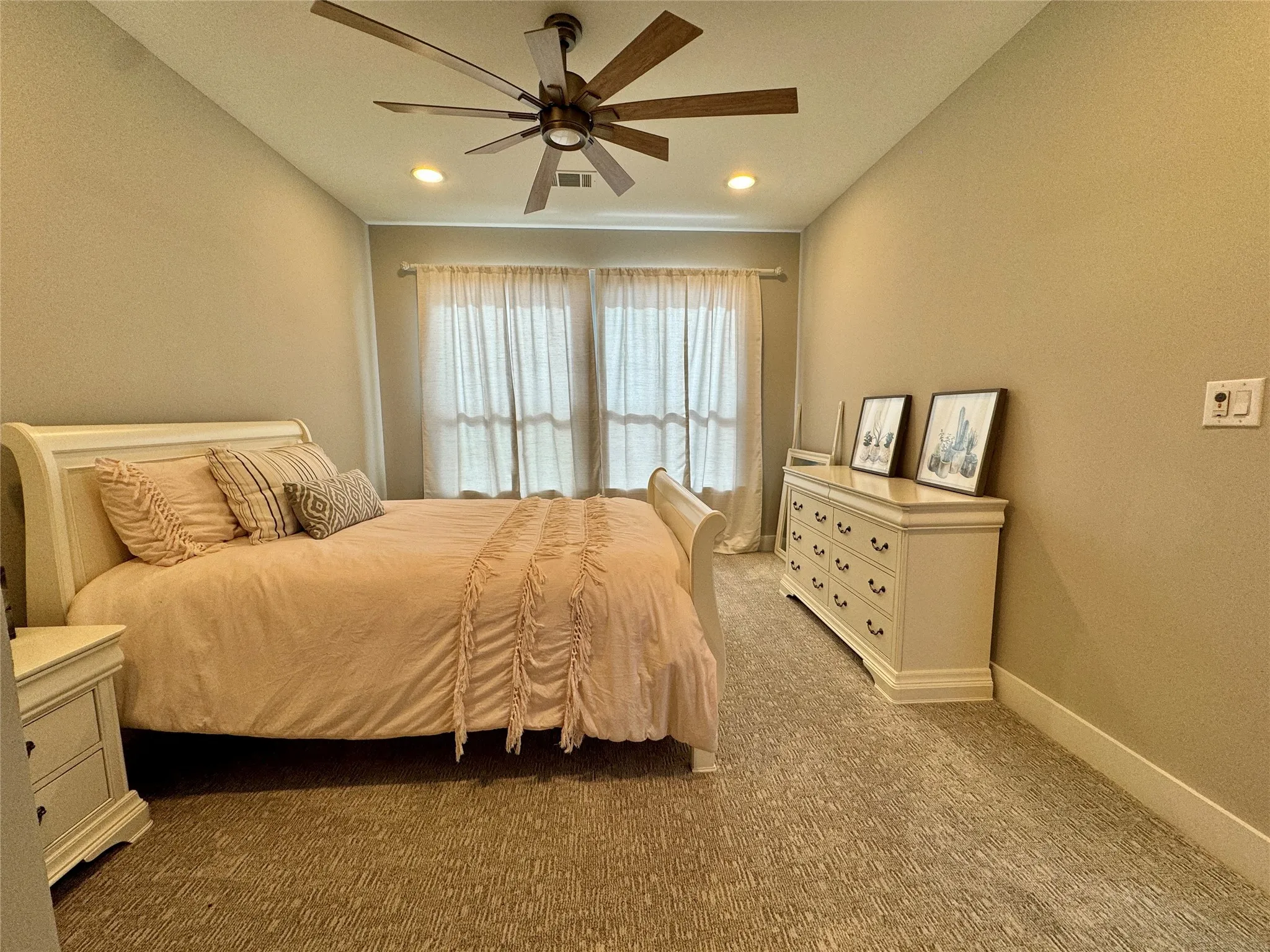 Single Family Residence For Sale in Cooke County , 474 Eagle Cove Circle, Tioga, Texas 76271, 4 Bedrooms, 4 Bathrooms, 3 Garage spaces, 3,326 Sqft, built in 2018, Preowned, Price $1,300,000, mls#20942424, Real Estate Agent in Tioga, Homes For Sale in Cooke county, Homes For Sale in Tioga, Realtor in Tioga Texas, Real Estate Brokerage Independent Realty Texas, Luminita Cordes Realtor