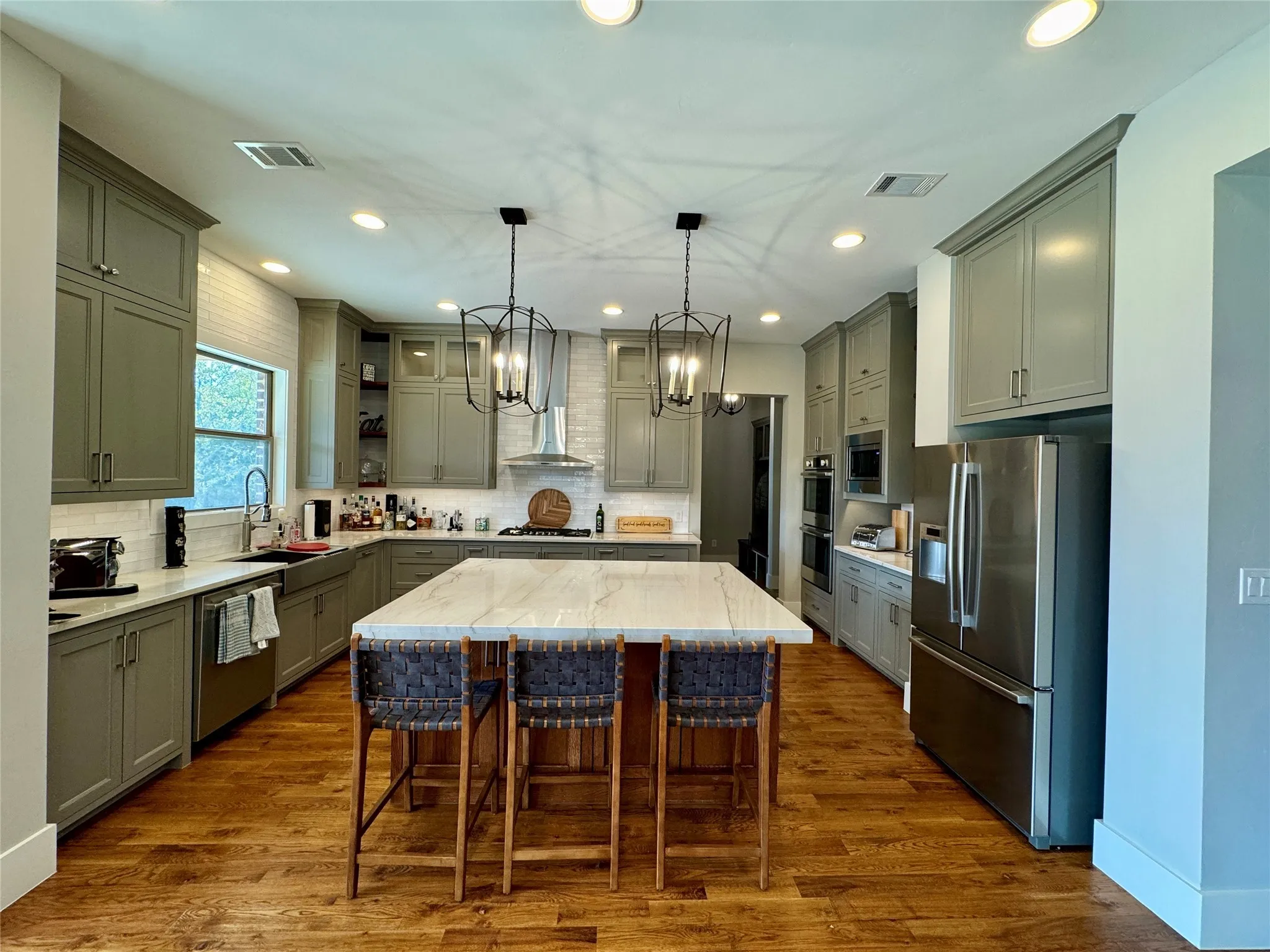Single Family Residence For Sale in Cooke County , 474 Eagle Cove Circle, Tioga, Texas 76271, 4 Bedrooms, 4 Bathrooms, 3 Garage spaces, 3,326 Sqft, built in 2018, Preowned, Price $1,300,000, mls#20942424, Real Estate Agent in Tioga, Homes For Sale in Cooke county, Homes For Sale in Tioga, Realtor in Tioga Texas, Real Estate Brokerage Independent Realty Texas, Luminita Cordes Realtor
