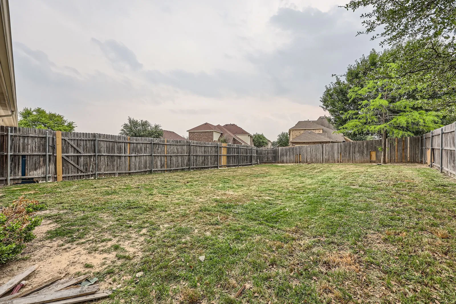 Single Family Residence For Sale in Dallas County , 440 Shasta Street, De Soto, Texas 75115, 3 Bedroom, 3 Bathroom, 2 Garage spaces, 1,843 Sqft, built in 2012, Preowned, mls#20940992, Real Estate Agent in De Soto, Homes For Sale in Dallas county, Homes For Sale in De Soto, Realtor in De Soto Texas, Real Estate Brokerage Independent Realty Texas, Luminita Cordes Realtor