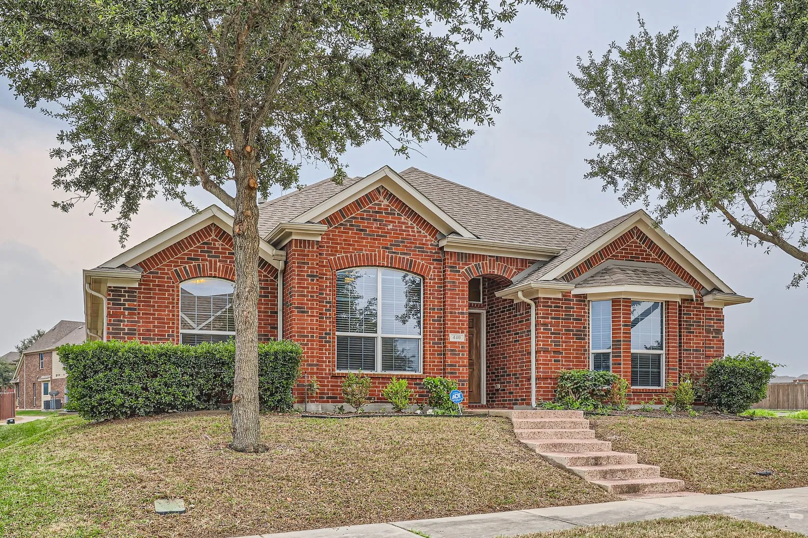 Single Family Residence For Sale in Dallas County , 440 Shasta Street, De Soto, Texas 75115, 3 Bedroom, 3 Bathroom, 2 Garage spaces, 1,843 Sqft, built in 2012, Preowned, mls#20940992, Real Estate Agent in De Soto, Homes For Sale in Dallas county, Homes For Sale in De Soto, Realtor in De Soto Texas, Real Estate Brokerage Independent Realty Texas, Luminita Cordes Realtor