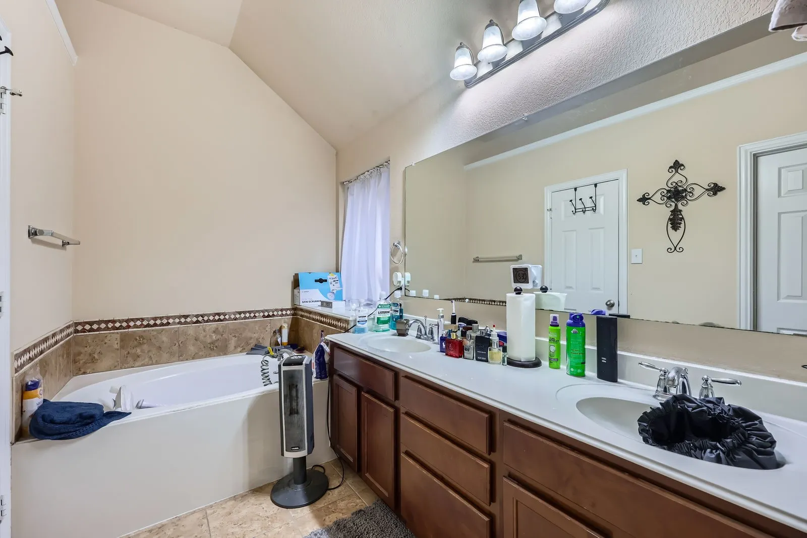 Single Family Residence For Sale in Dallas County , 440 Shasta Street, De Soto, Texas 75115, 3 Bedroom, 3 Bathroom, 2 Garage spaces, 1,843 Sqft, built in 2012, Preowned, mls#20940992, Real Estate Agent in De Soto, Homes For Sale in Dallas county, Homes For Sale in De Soto, Realtor in De Soto Texas, Real Estate Brokerage Independent Realty Texas, Luminita Cordes Realtor