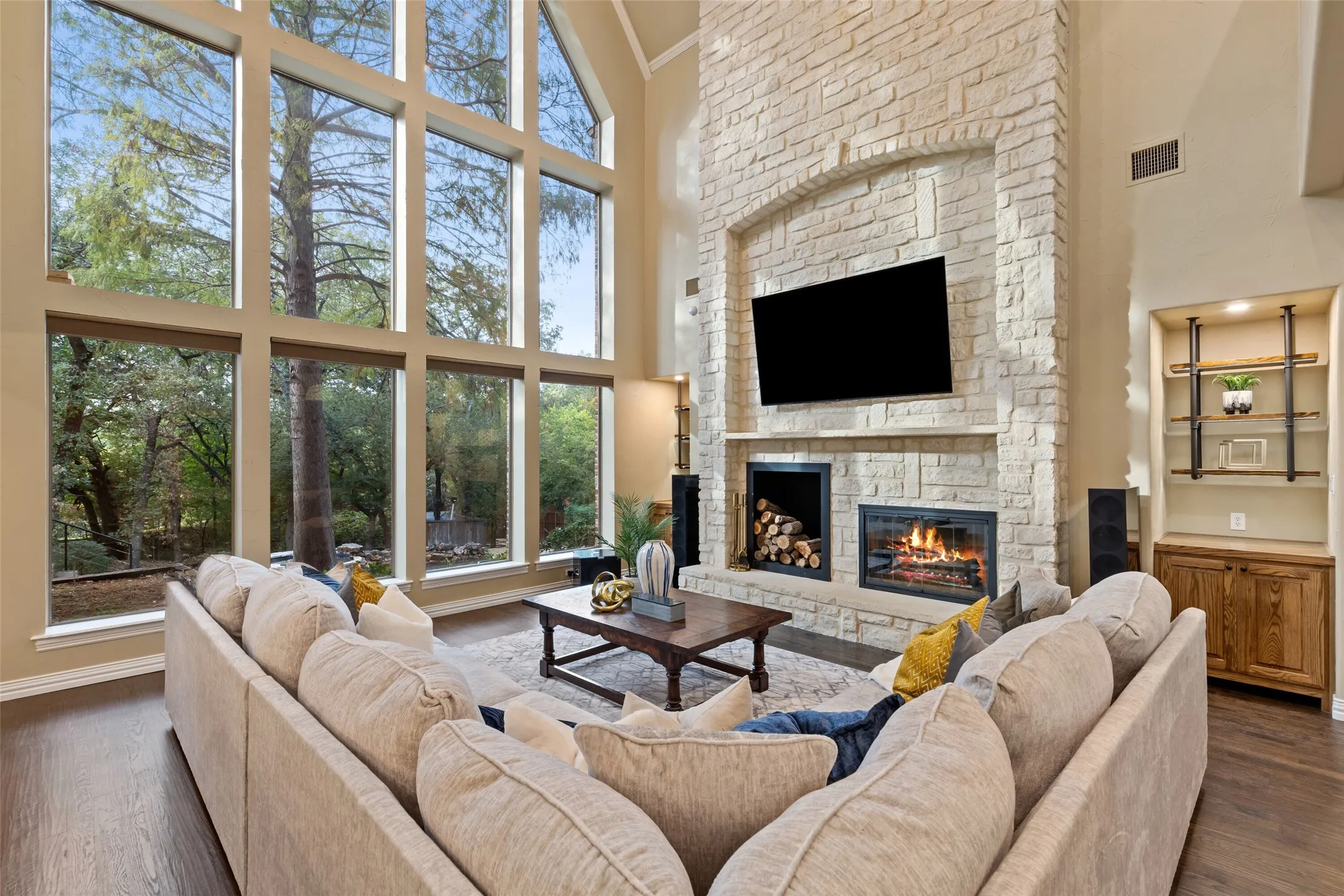 Single Family Residence For Sale in Tarrant County , 3206 Wintergreen Terrace, Grapevine, Texas 76051, 4 Bedroom, 5 Bathroom, 4 Garage spaces, 6,449 Sqft, built in 1997, Preowned, mls#20943073, Real Estate Agent in Grapevine, Homes For Sale in Tarrant county, Homes For Sale in Grapevine, Realtor in Grapevine Texas, Real Estate Brokerage Independent Realty Texas, Luminita Cordes Realtor