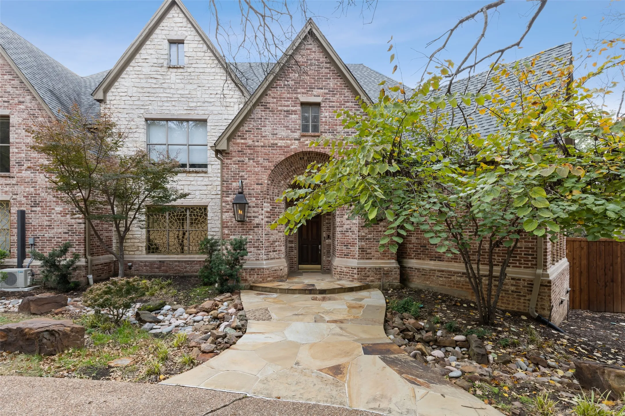 Single Family Residence For Sale in Tarrant County , 3206 Wintergreen Terrace, Grapevine, Texas 76051, 4 Bedroom, 5 Bathroom, 4 Garage spaces, 6,449 Sqft, built in 1997, Preowned, mls#20943073, Real Estate Agent in Grapevine, Homes For Sale in Tarrant county, Homes For Sale in Grapevine, Realtor in Grapevine Texas, Real Estate Brokerage Independent Realty Texas, Luminita Cordes Realtor